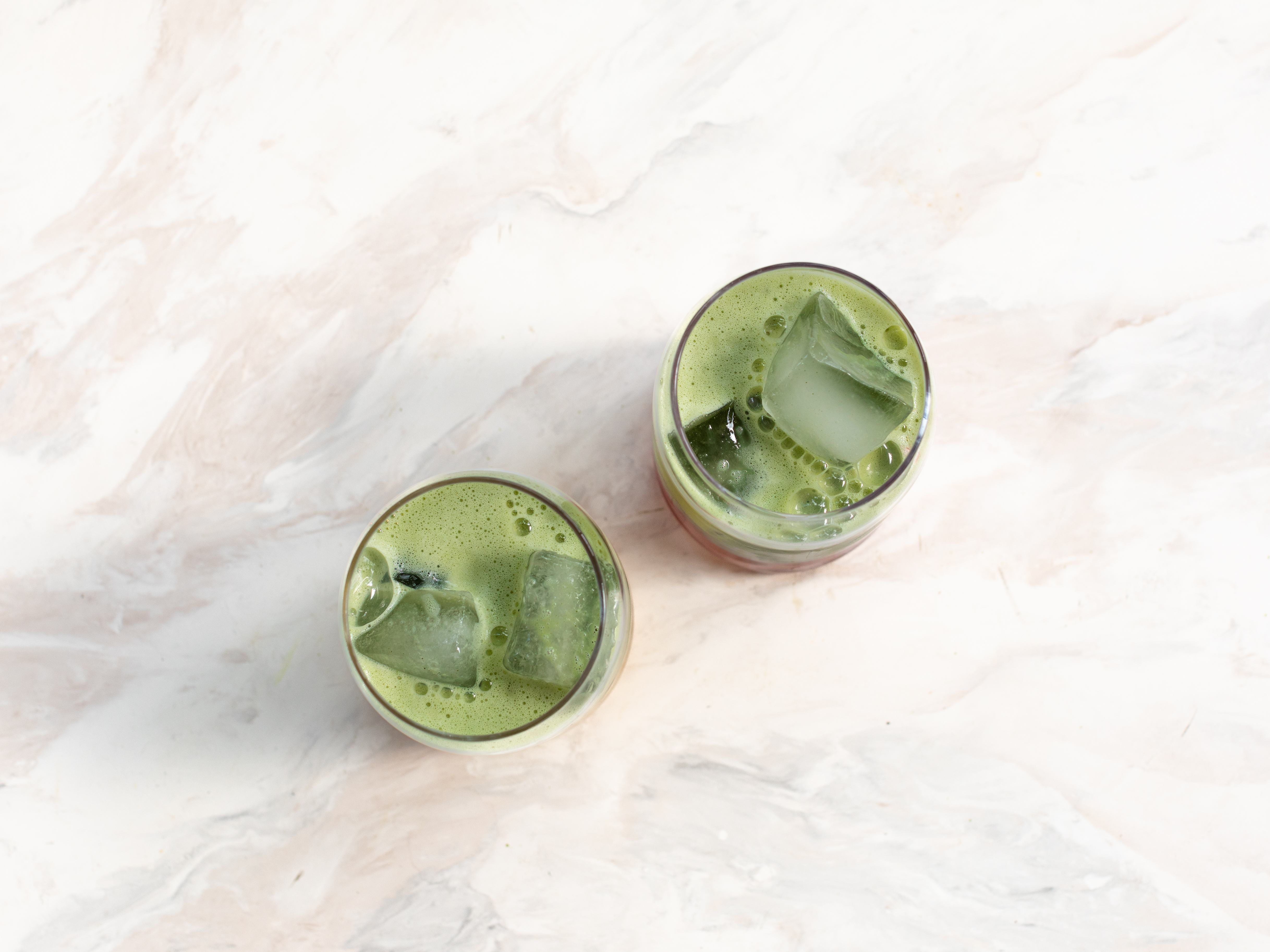 Schritt 2: Matcha für Mango-/Erdbeer Matcha Latte zubereiten  