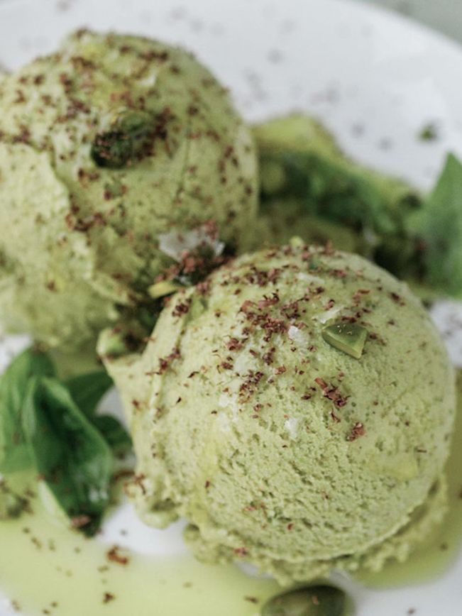 Pistazienglace mit Basilikum und Olivenöl Rezept Pistazienglace mit Basilikum und Olivenöl Rezept