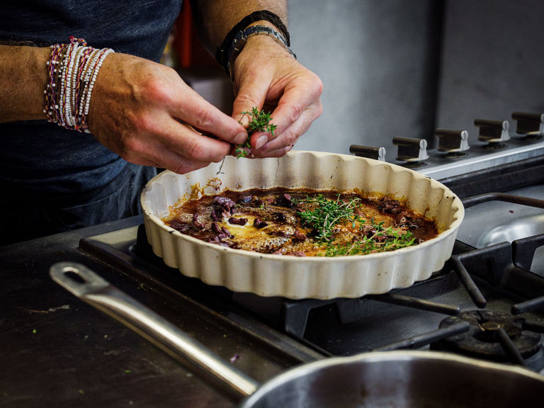 Schritt 3: Tarte für Karamellisierte Tomaten Tarte Tatin belegen 