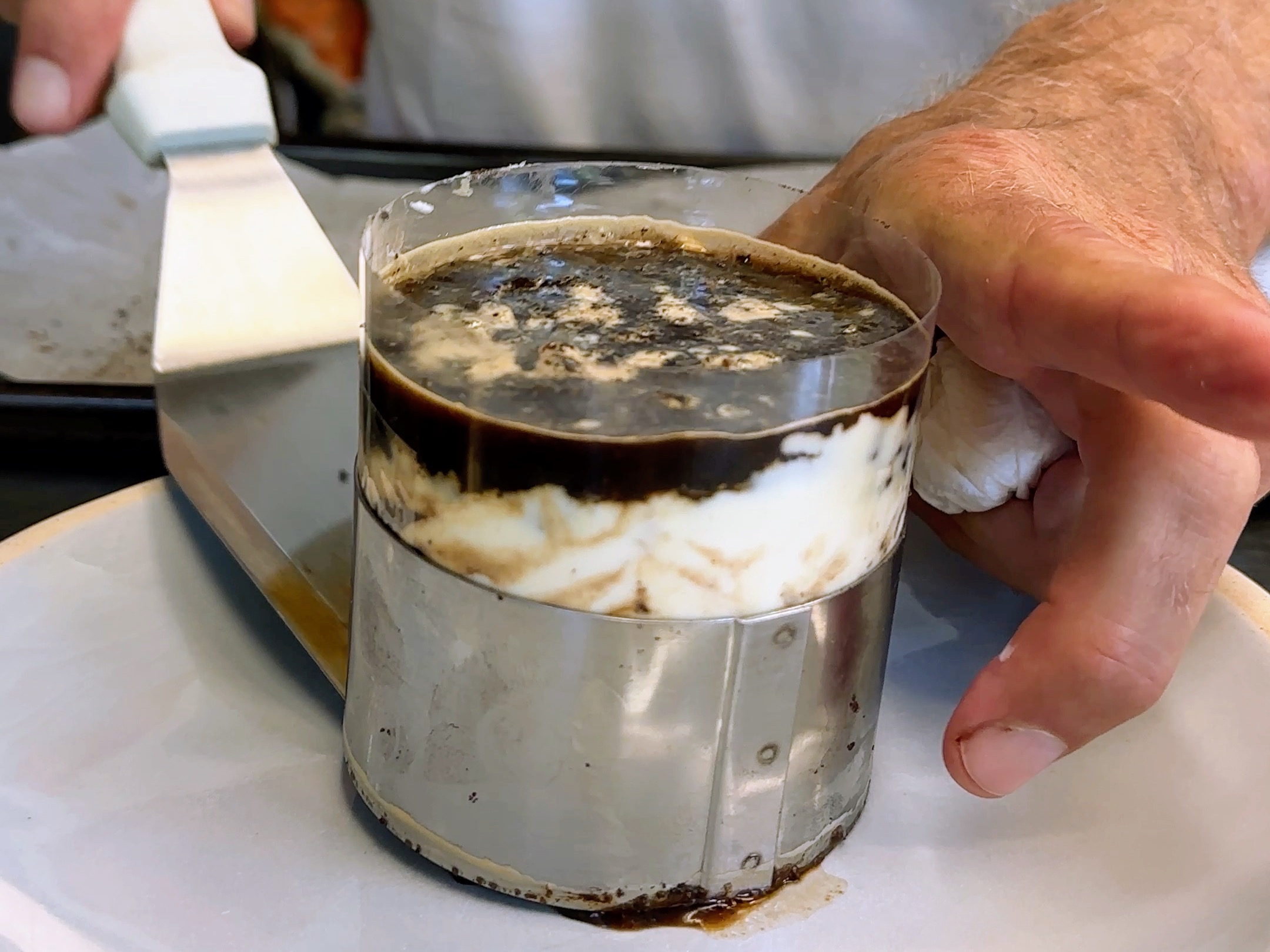 Schritt 3: Das Kuchen zu Seite stellen und mindestens 4 Stunden oder über Nacht kühl lassen.