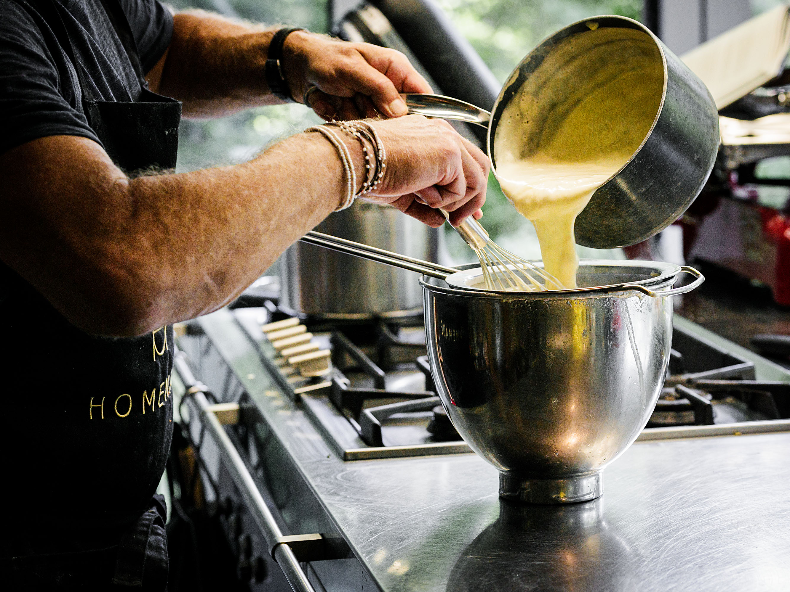 Schritt 4: Vom Herd nehmen, noch einmal durch ein Sieb geben und abkühlen lassen