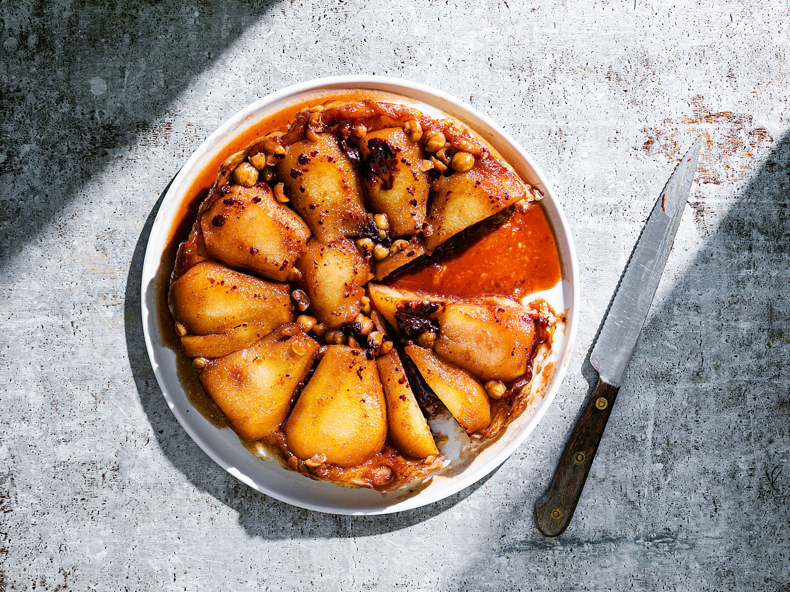 Schritt 3: Tarte in Scheiben schneiden und lauwarm servieren