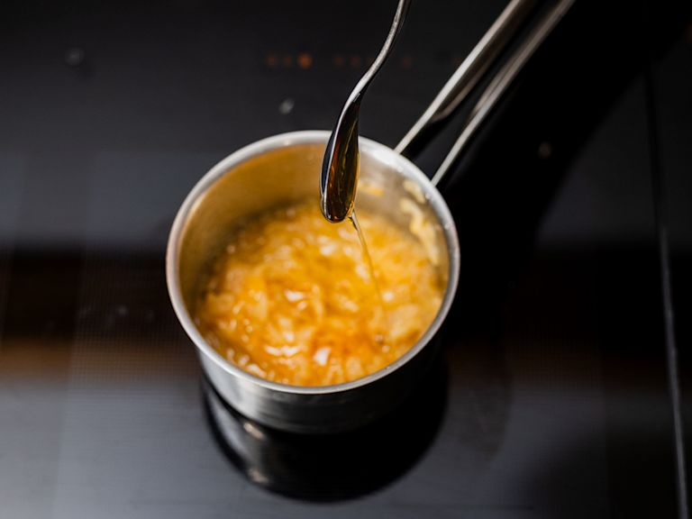 Schritt 5: Geschmorte Zwiebeln zubereiten Schritt 5: Geschmorte Zwiebeln zubereiten