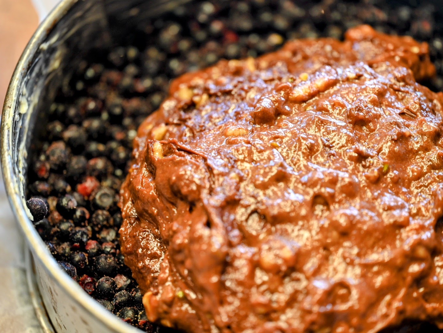 Schritt 2: Schokoladen- und Teigzubereitung für Heidelbeer-Baumnuss-Schokokuchen 