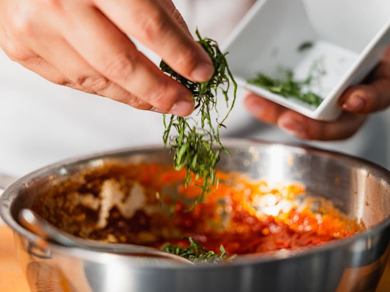 Schritt 2: Tomatensauce zubereiten Schritt 2: Tomatensauce zubereiten