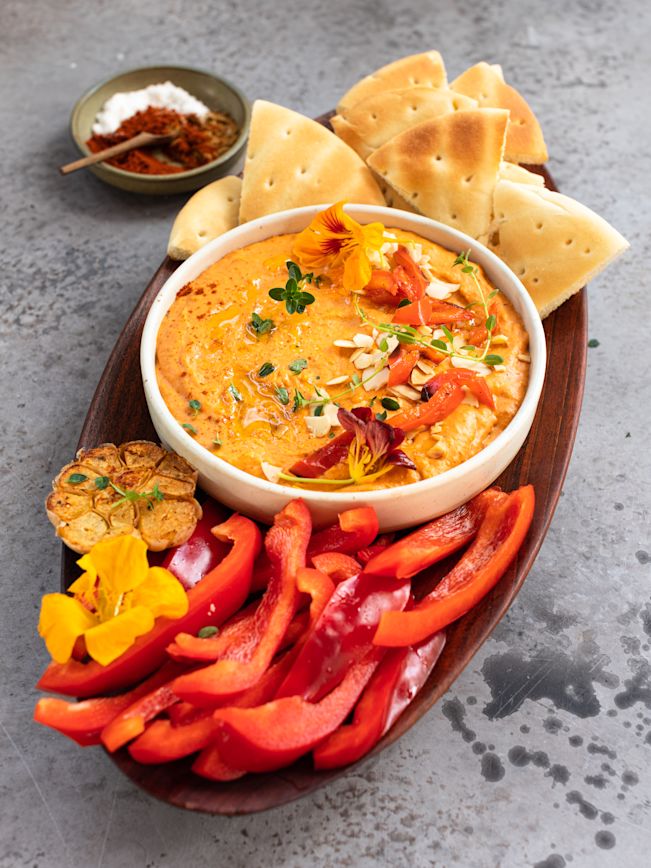 Hummus mit weissen Bohnen, geröstetem Knoblauch und Peperoni Rezept Hummus mit weissen Bohnen, geröstetem Knoblauch und Peperoni Rezept