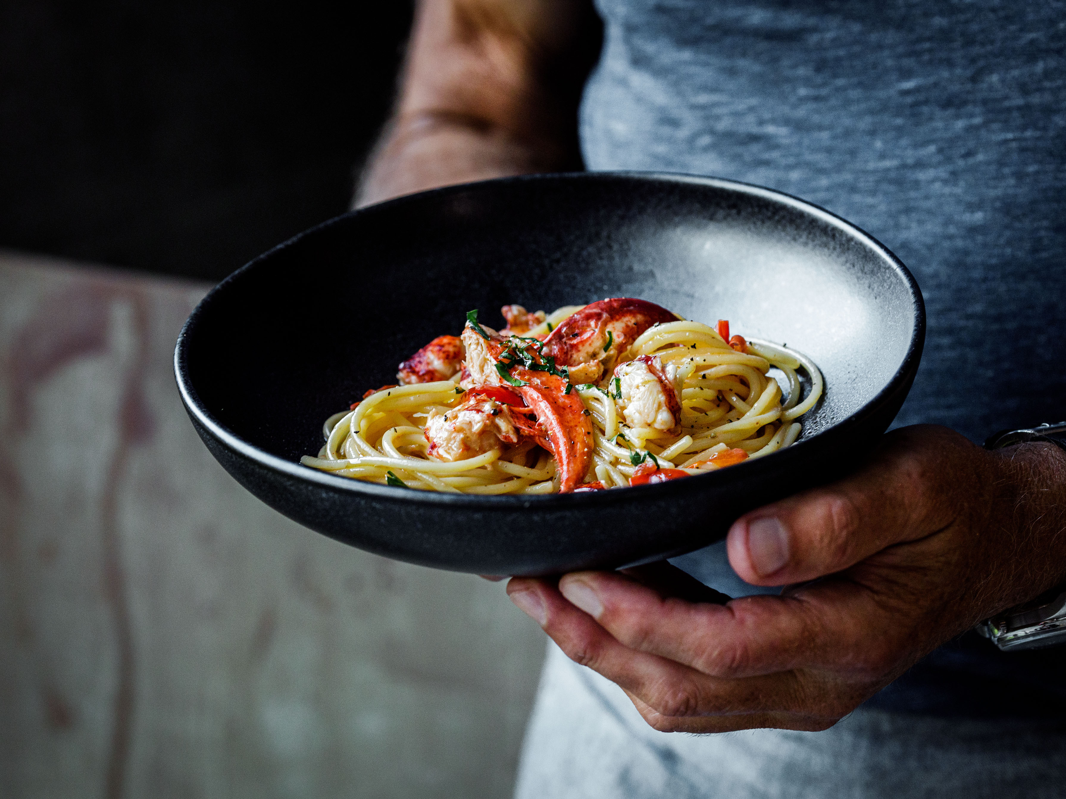 Schritt 3: Spaghetti all'astice in einem Teller anrichten.