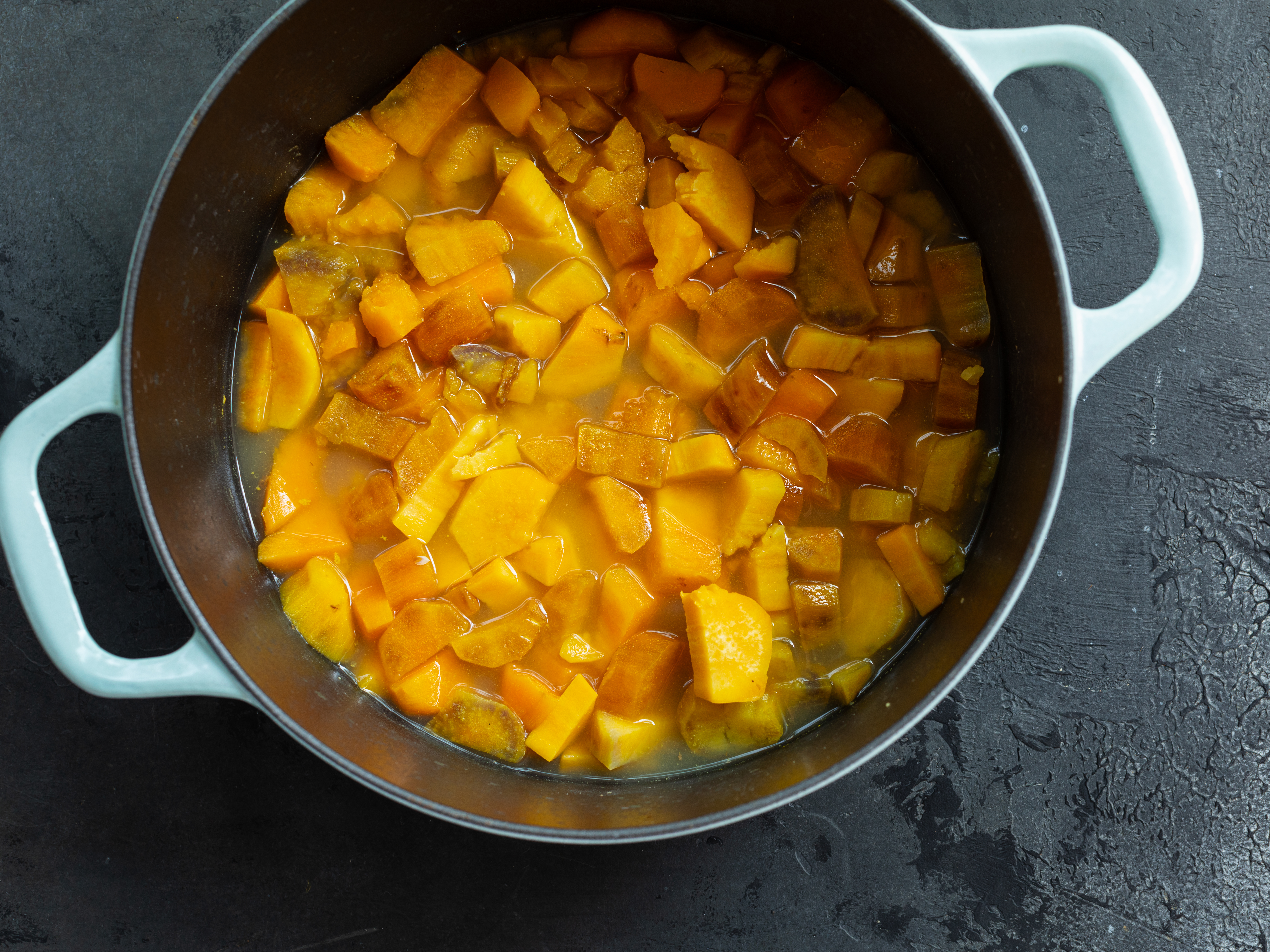 Schritt 1: Süsskartoffel für Miso-Süsskartoffel Püree vorbereiten und kochen  