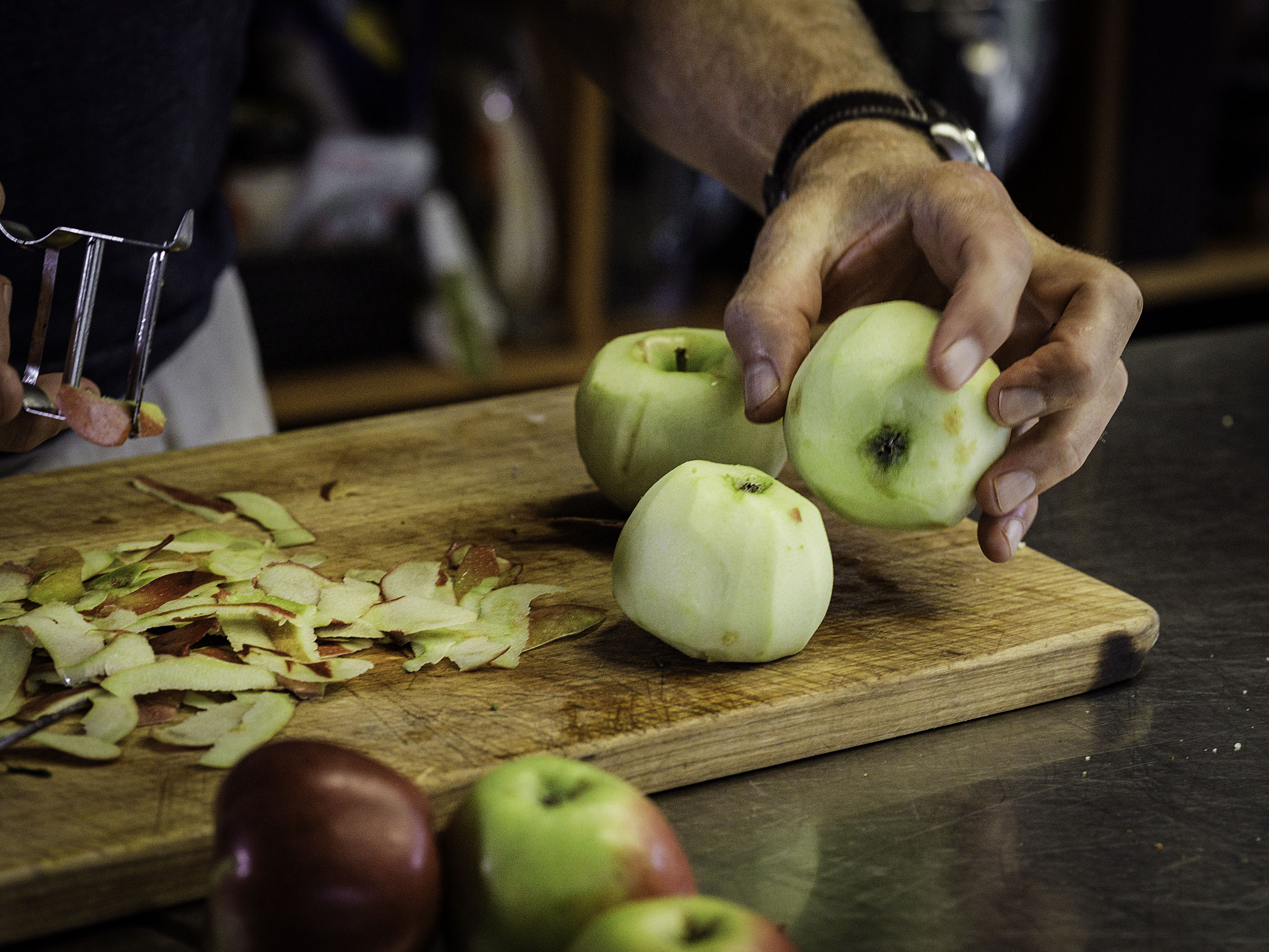 Schritt 1: Äpfel schälen