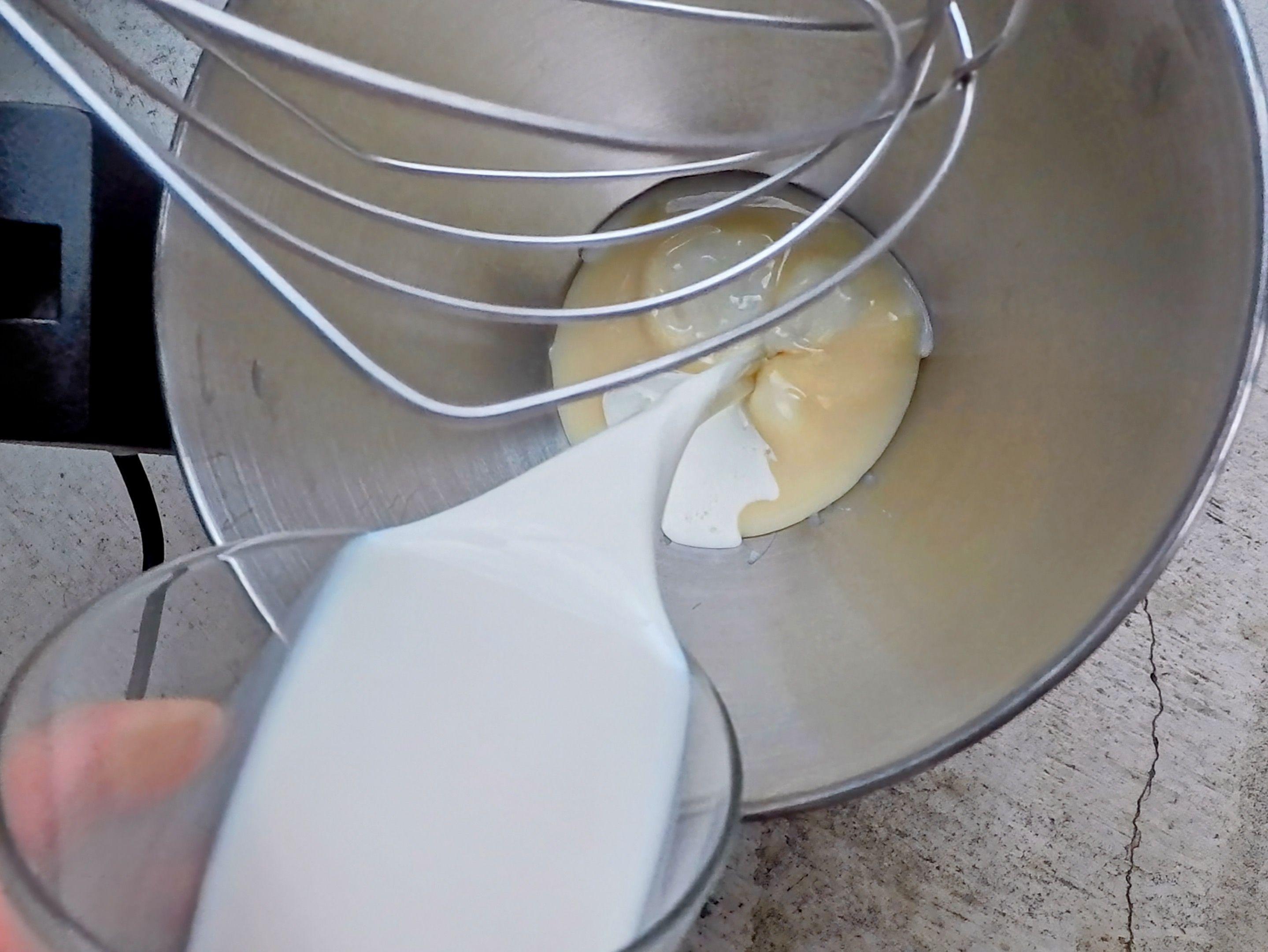 Schritt 1: Zubereitung der Puddingcreme für Bananen Pudding Magnolia 