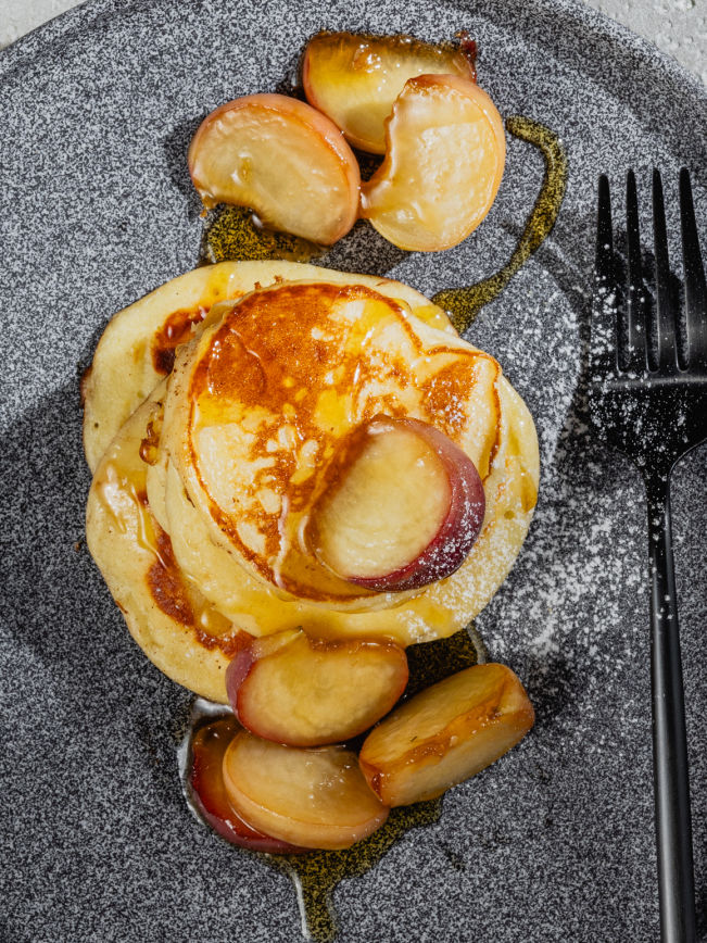 Ricotta-Pancakes mit karamellisierten Pfirsichen Rezept 2