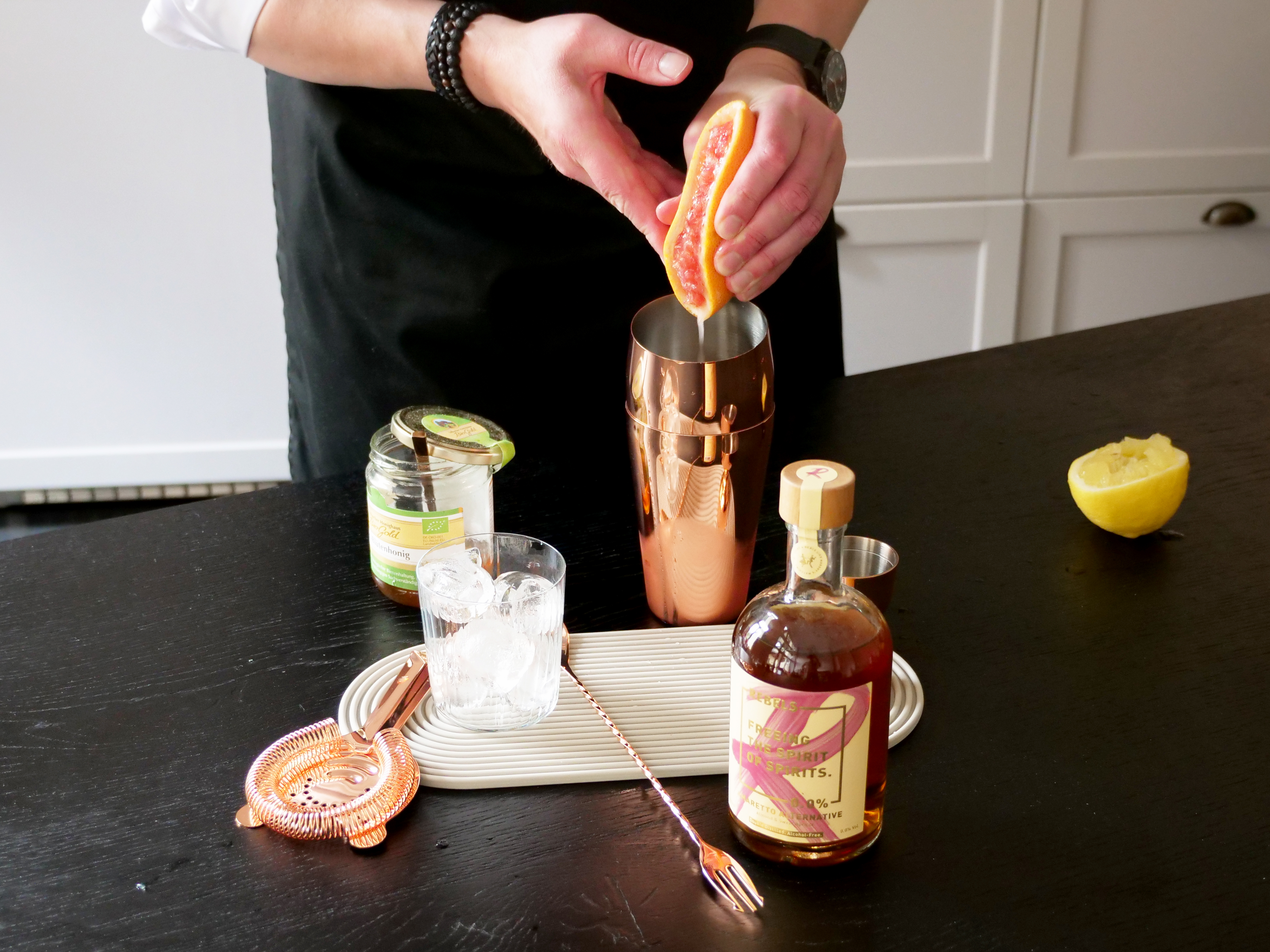 Schritt 1: Zutaten in Shaker geben