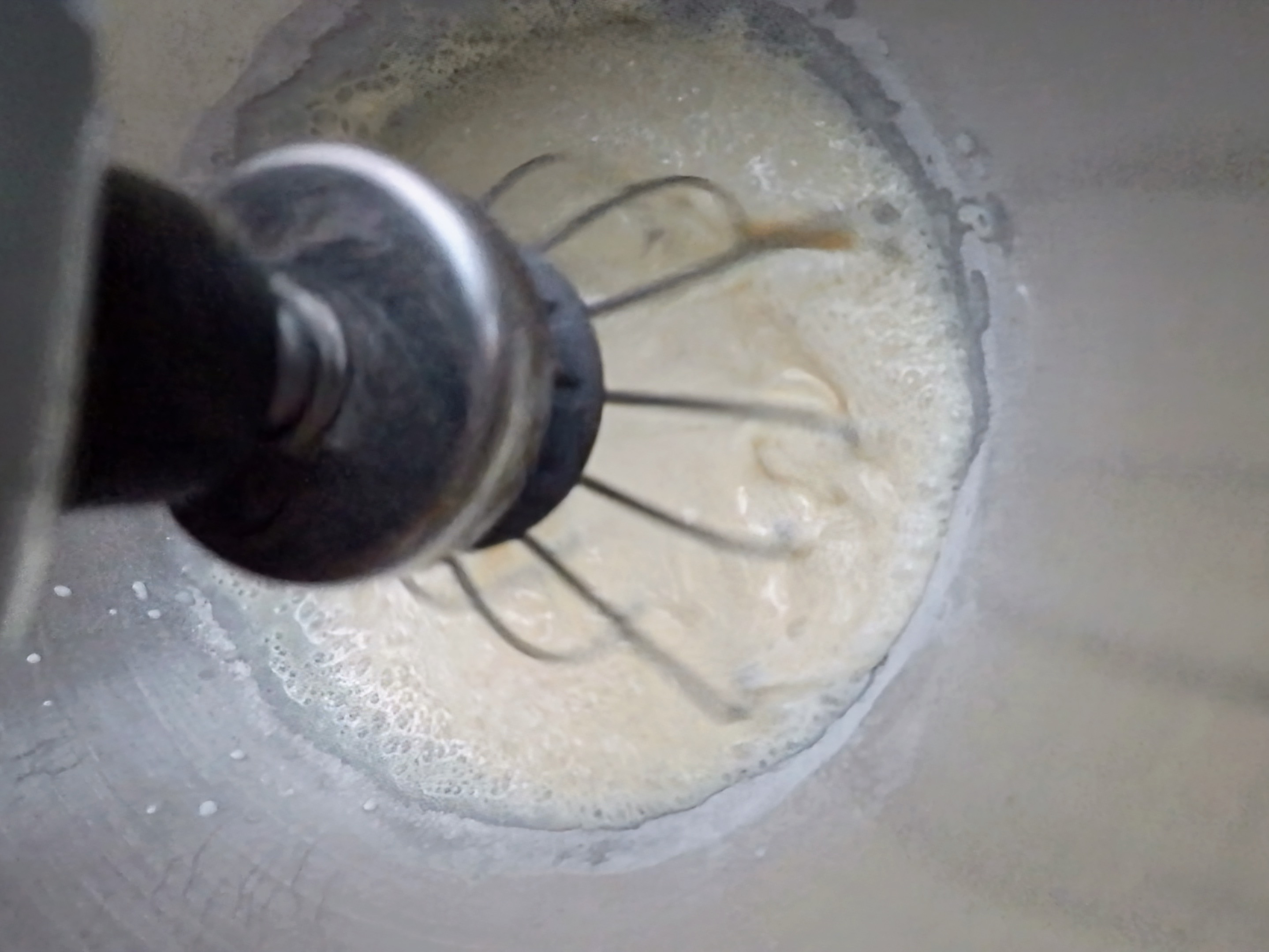 Schritt 1: Zubereitung der Puddingcreme für Bananen Pudding Magnolia 