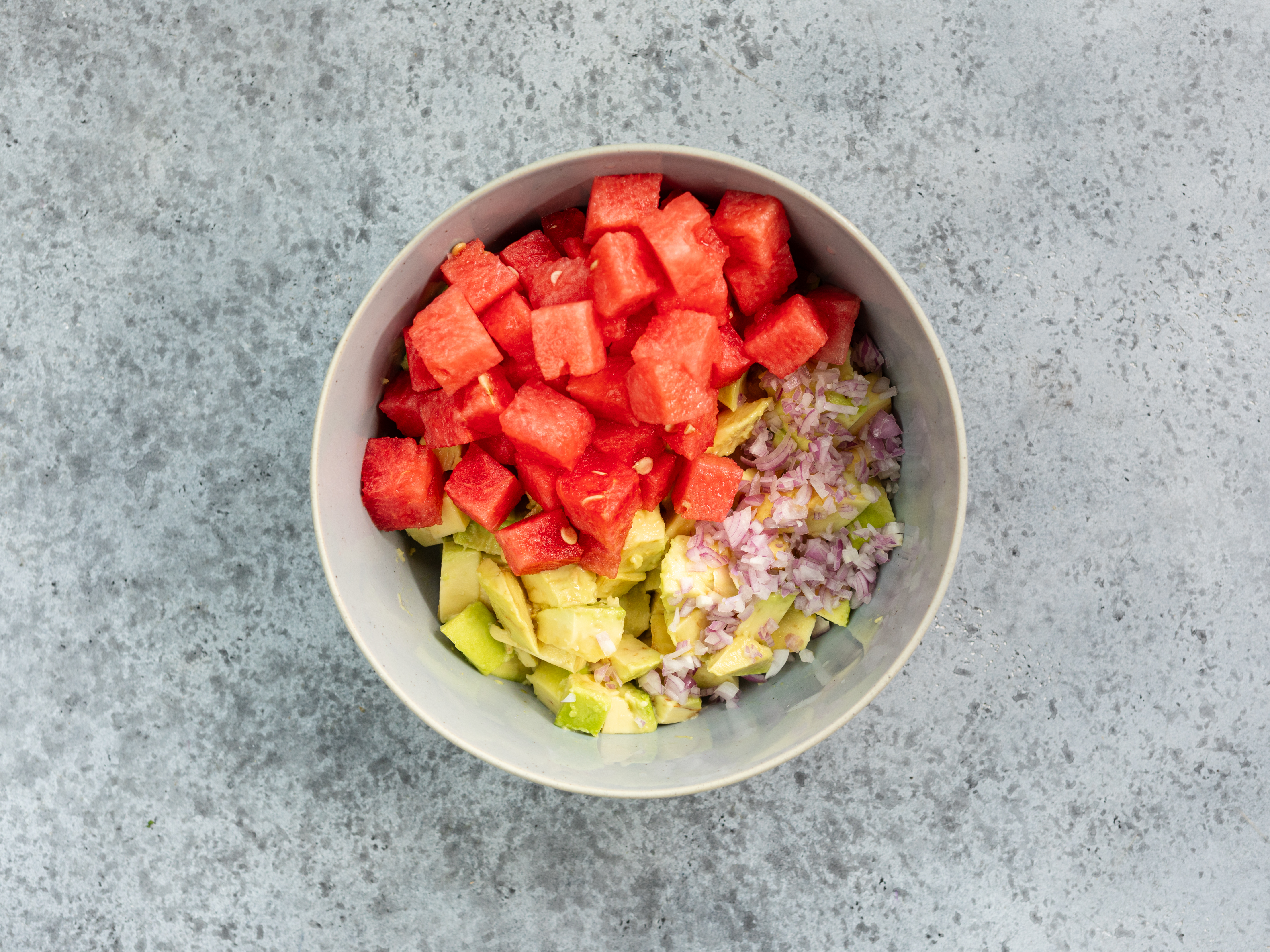 Schritt 1: Zutaten für Wassermelone-Feta-Guacamole vorbereiten 