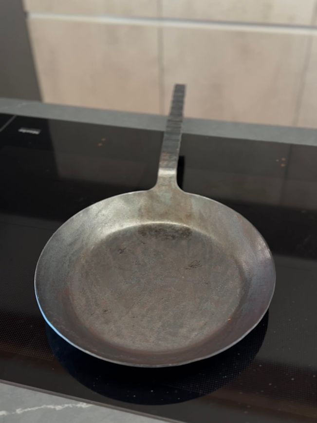 Eisenpfanne Turk Teaser 1160x1546 px Eisenpfanne Turk Teaser 1160x1546 px