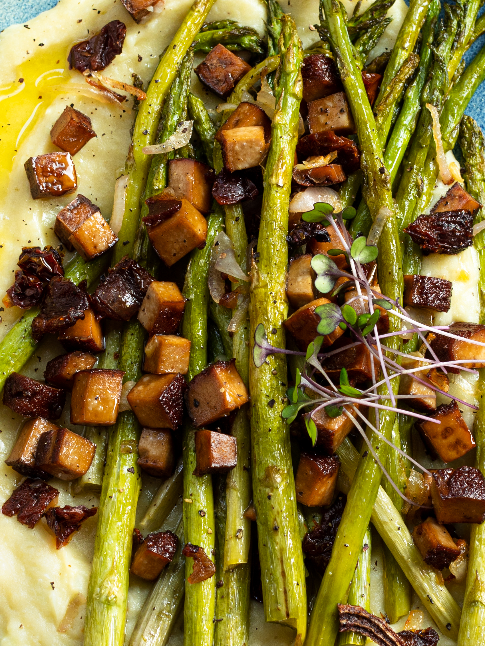 Trüffel-Blumenkohl-Püree mit grünem Spargel Rezept