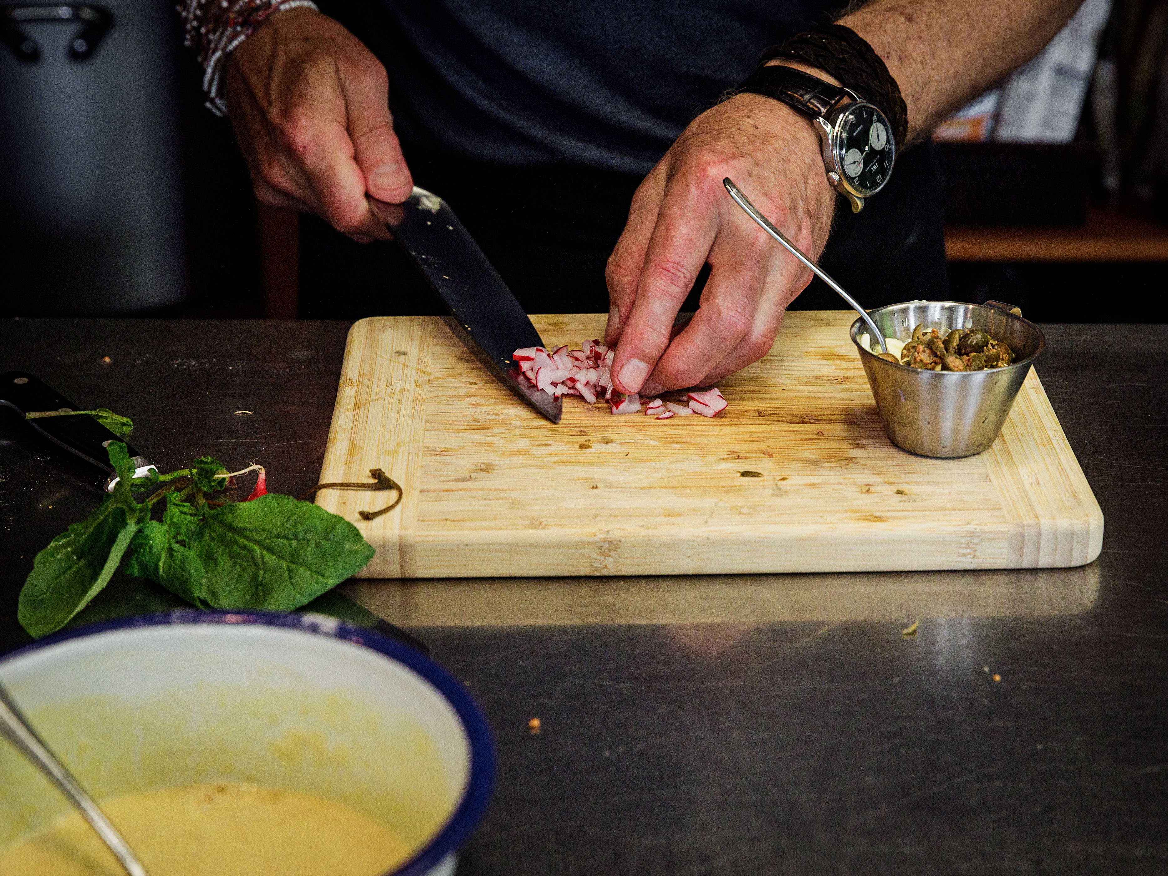 Schritt 3: Schalotten fein hacken