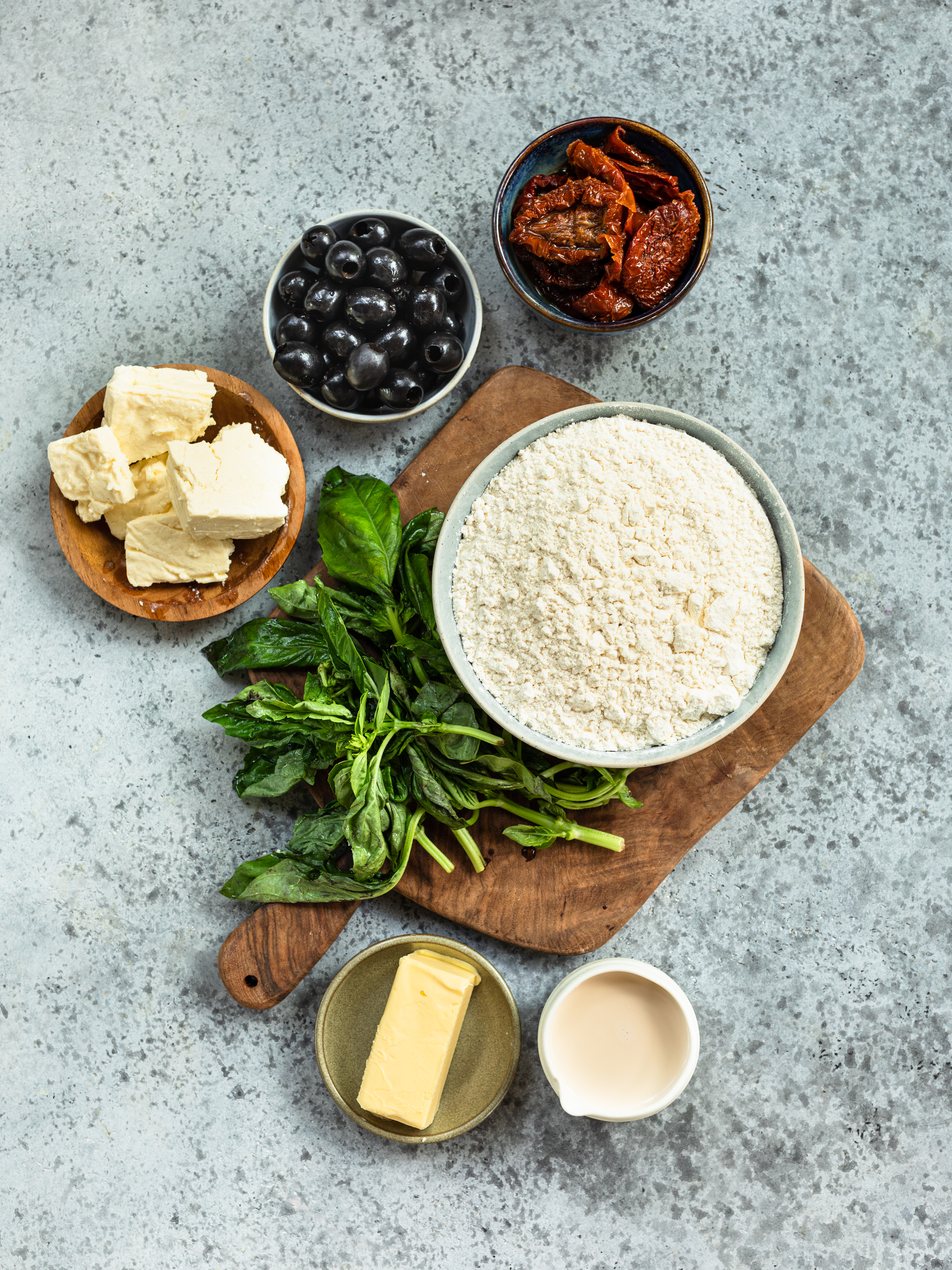 Zopf mit getrockneten Tomaten, Feta & Oliven Rezept