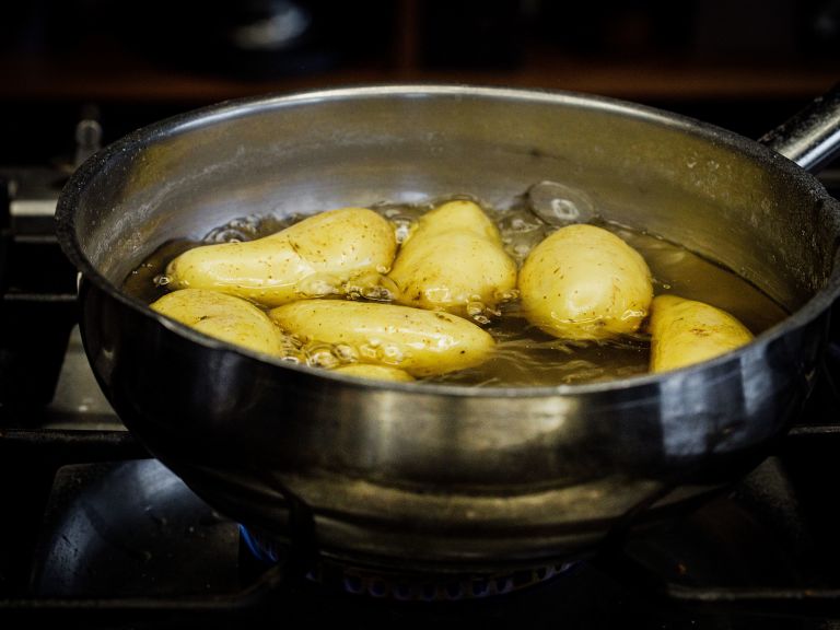Schritt 2: Kartoffeln für Kartoffelsalat kochen und ziehen lassen