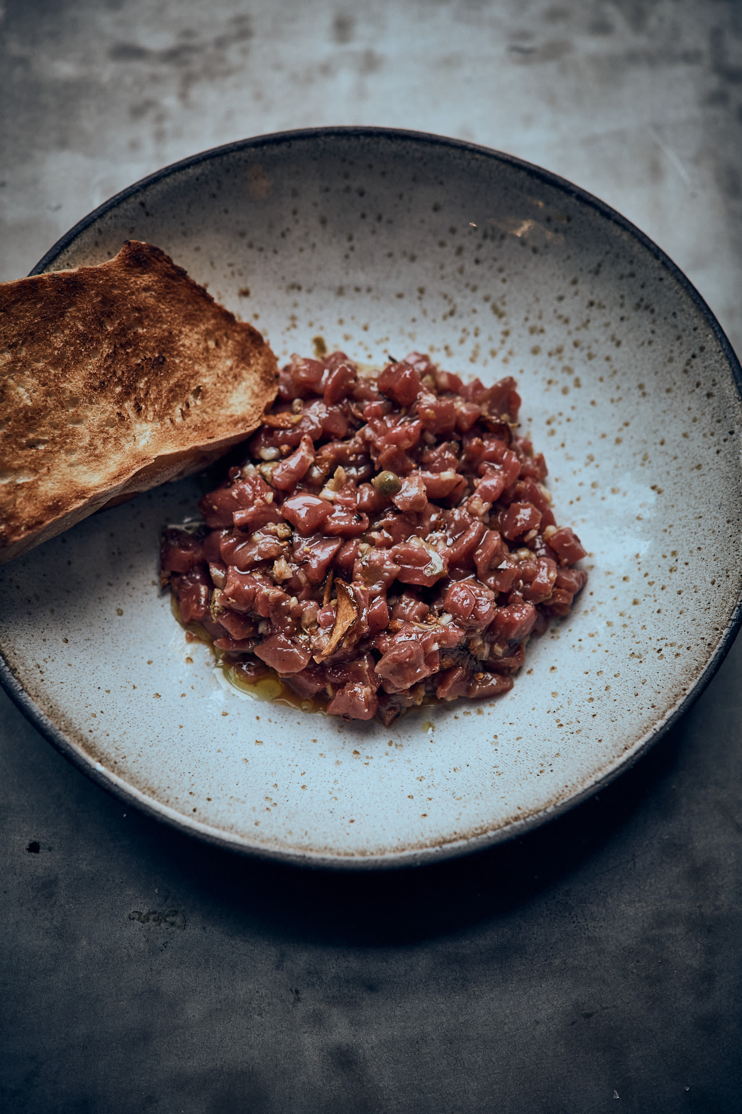 Beef Tatar mit Trüffel und Topninambur Chips Rezept4