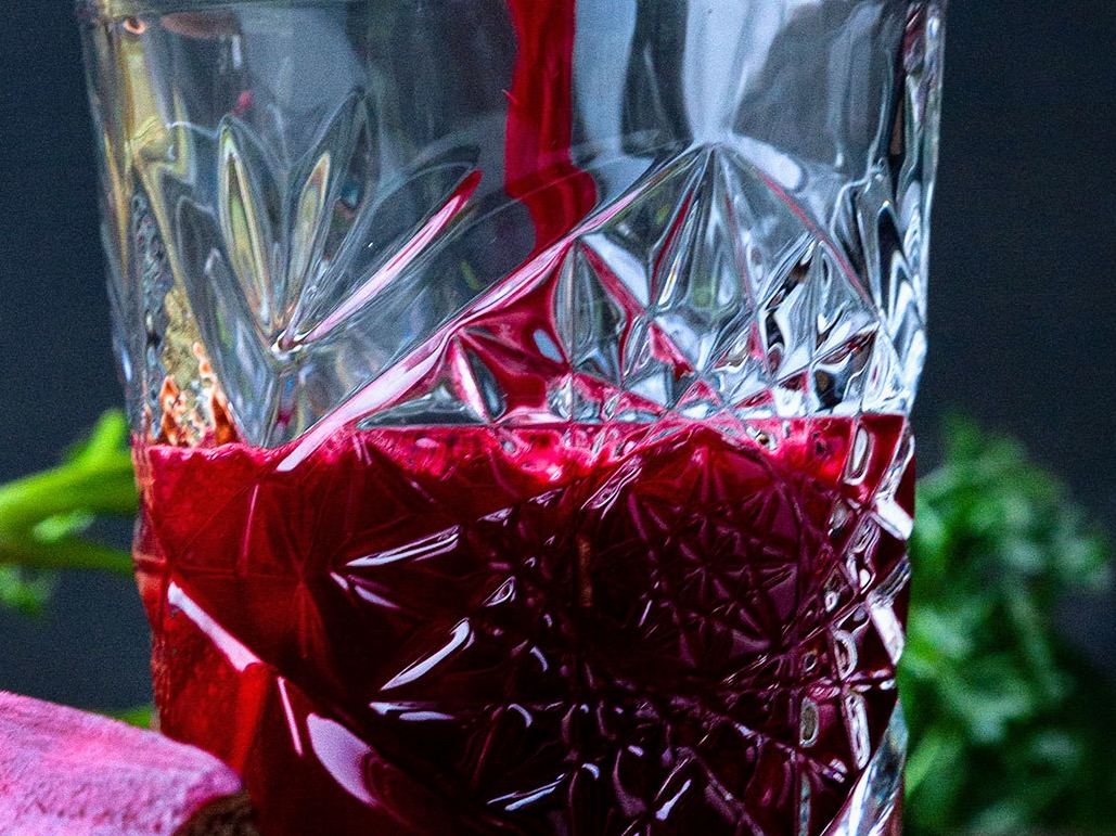 Schrritt 2: Säfte für Ingwer-Apfel-Booster  vermischen