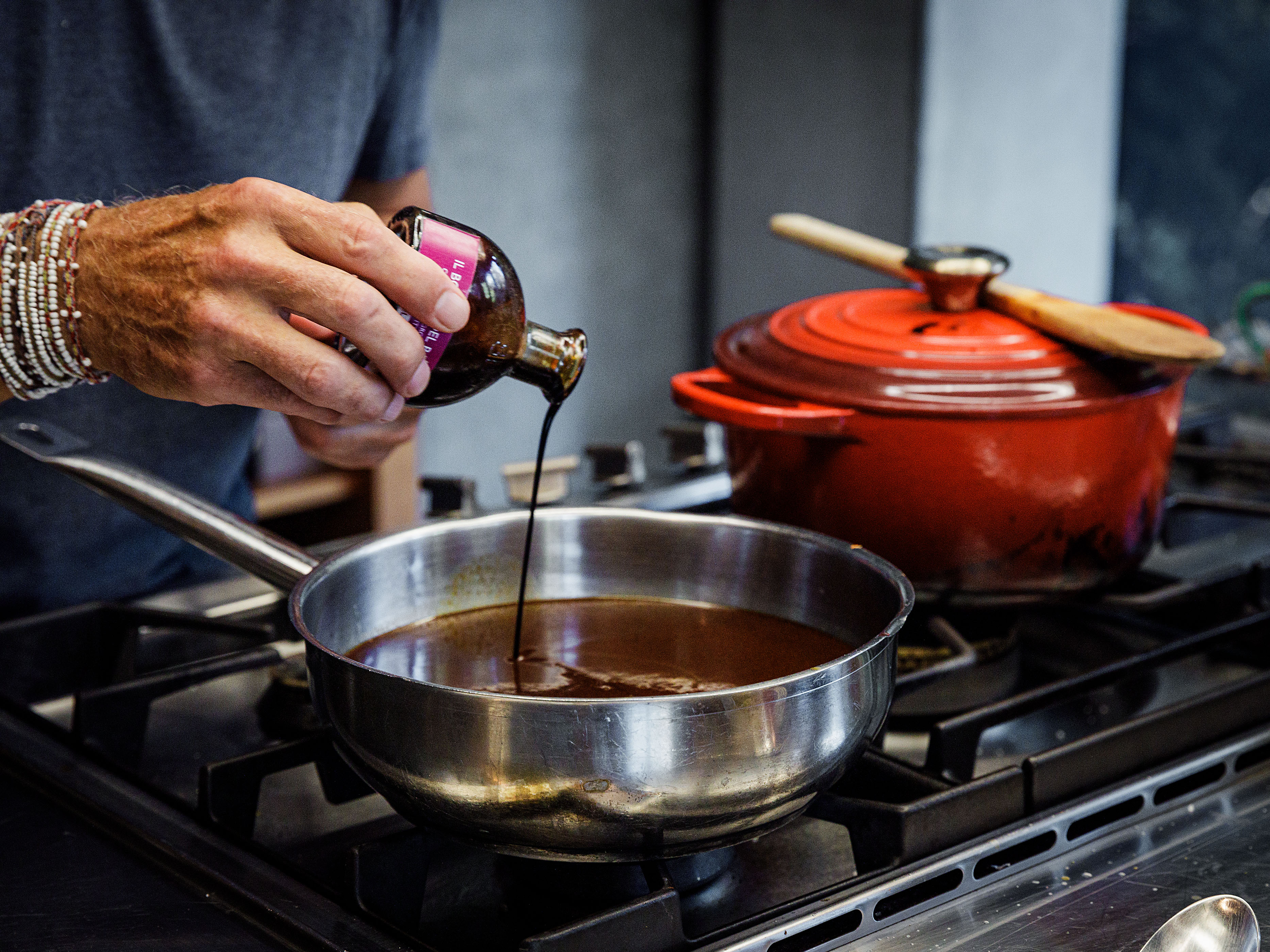 Schritt 4: Die Sauce mit altem Aceto Balsamico abschmecken