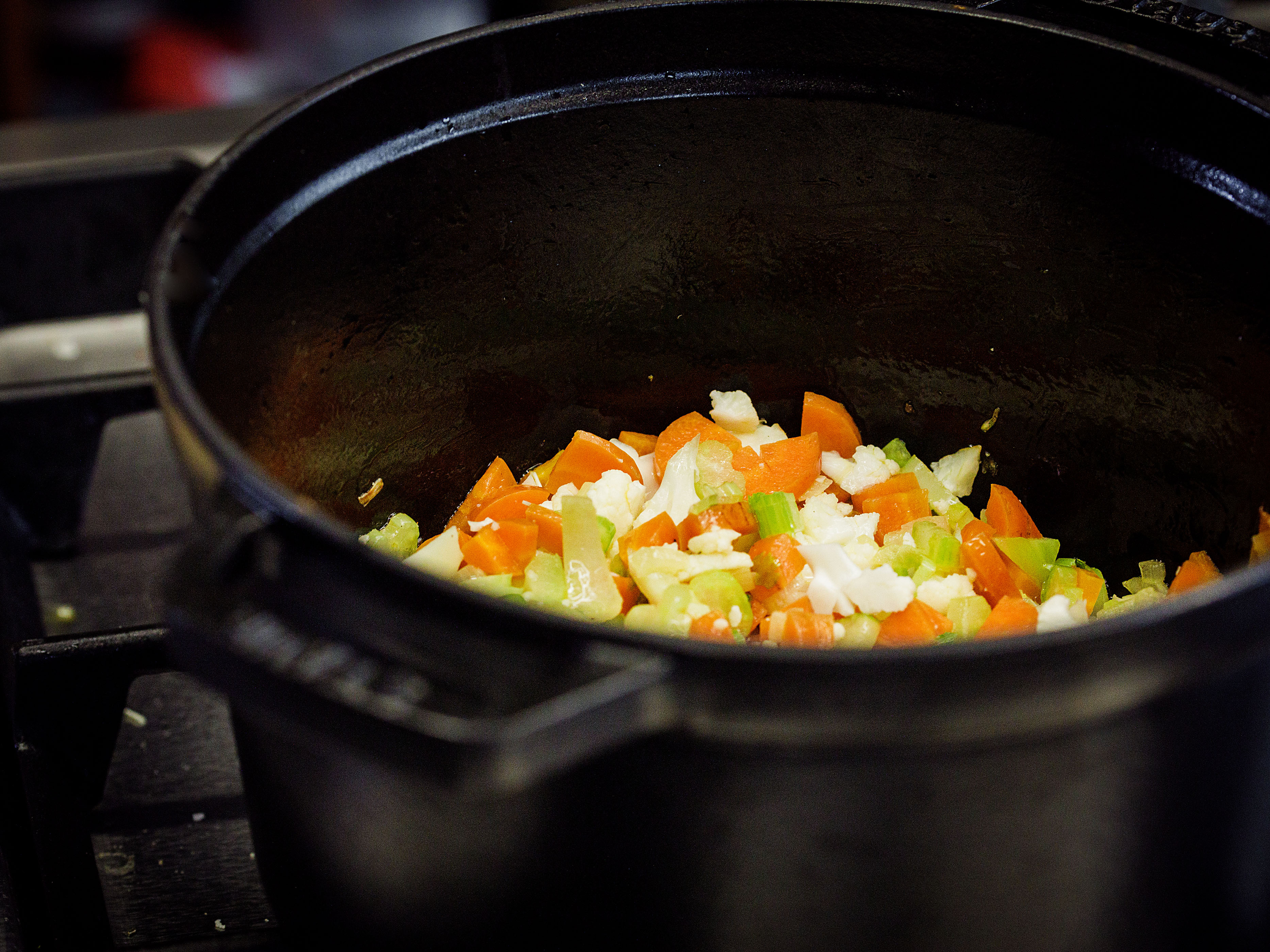 Schritt 1: Gemüse für Vegetarisches Ragù Bolognese vorbereiten 