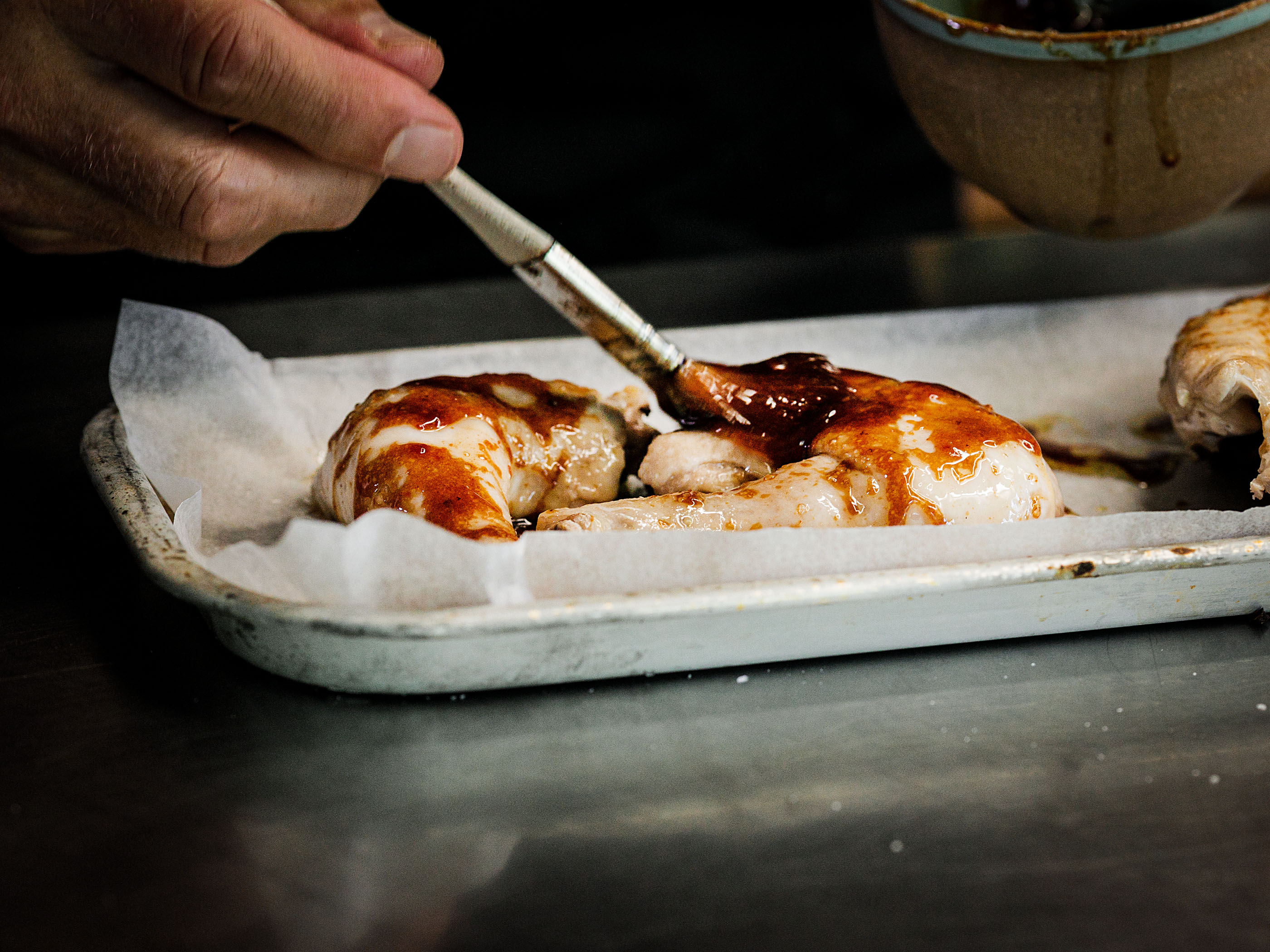 Schritt 3: Huhn für Wassermelonen-Salat mit glasiertem Huhn im Dampf garen und marinieren .   