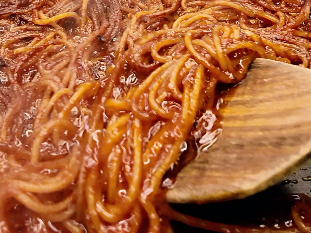 Schritt 3: Spaghetti all’ Assassina anrichten