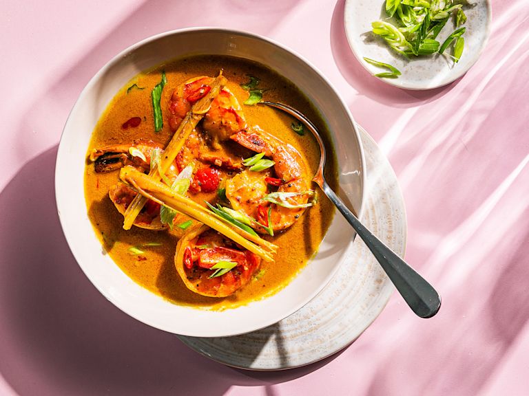 Schritt 2: Das fertige Curry mit Frühlingszwiebeln bestreuen Schritt 2: Das fertige Curry mit Frühlingszwiebeln bestreuen