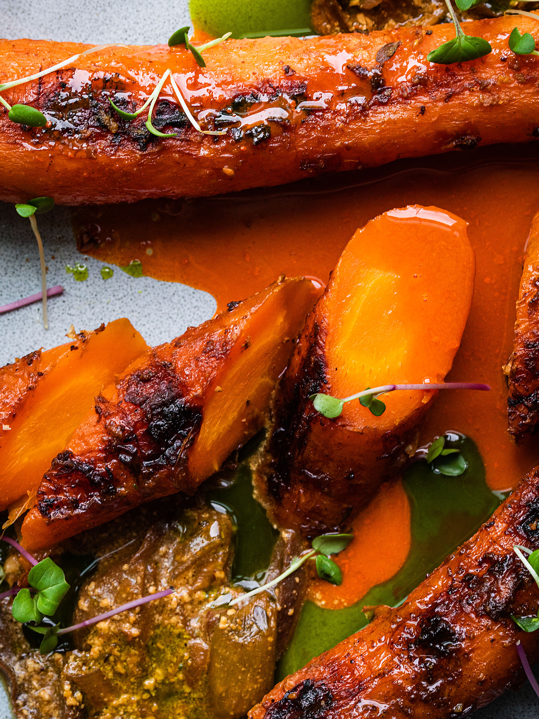 Karotten-Schmortopf mit Petersilienöl Rezept