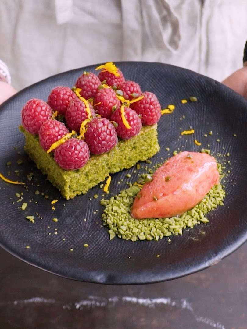 Matcha-Grüntee-Cake mit Yuzu und Himbeeren Rezept