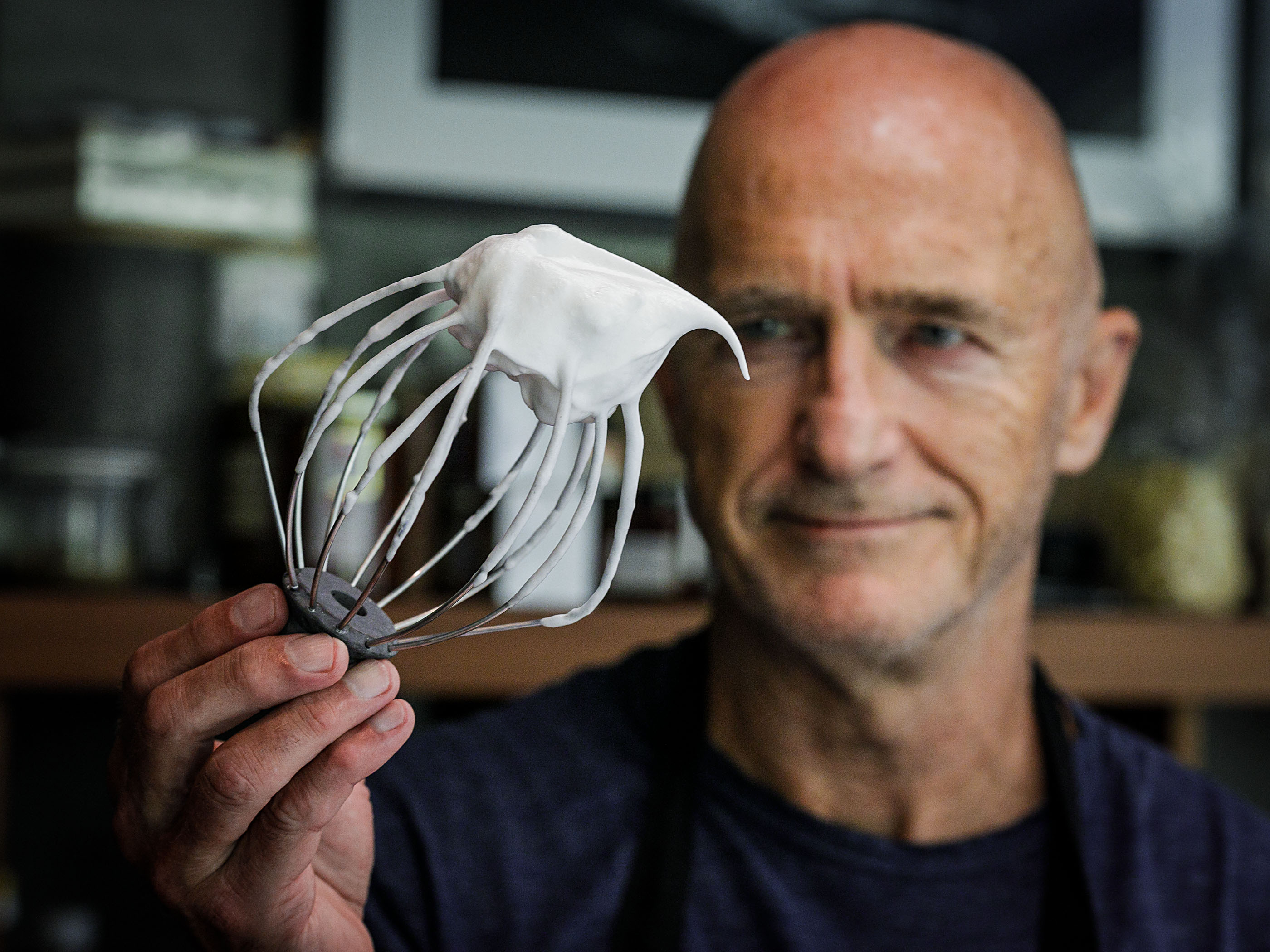 Schritt 1: Eiweiss zusammen mit einer Prise Salz in der Küchenmaschine zu weichen Spitzen schlagen