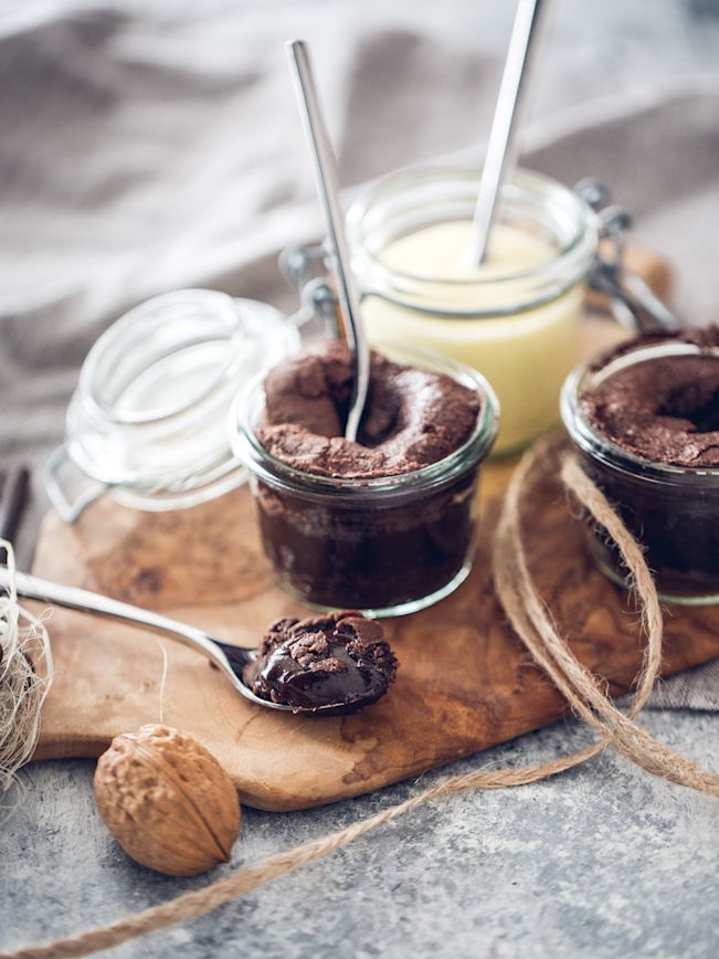 Heisses Schoggichüächli mit Vanillesauce Rezept1 Heisses Schoggichüächli mit Vanillesauce Rezept1