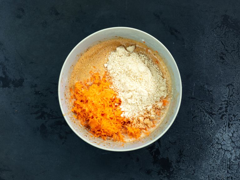 Schritt 2: Teig für Polenta-Karottenkuchen zubereiten 
