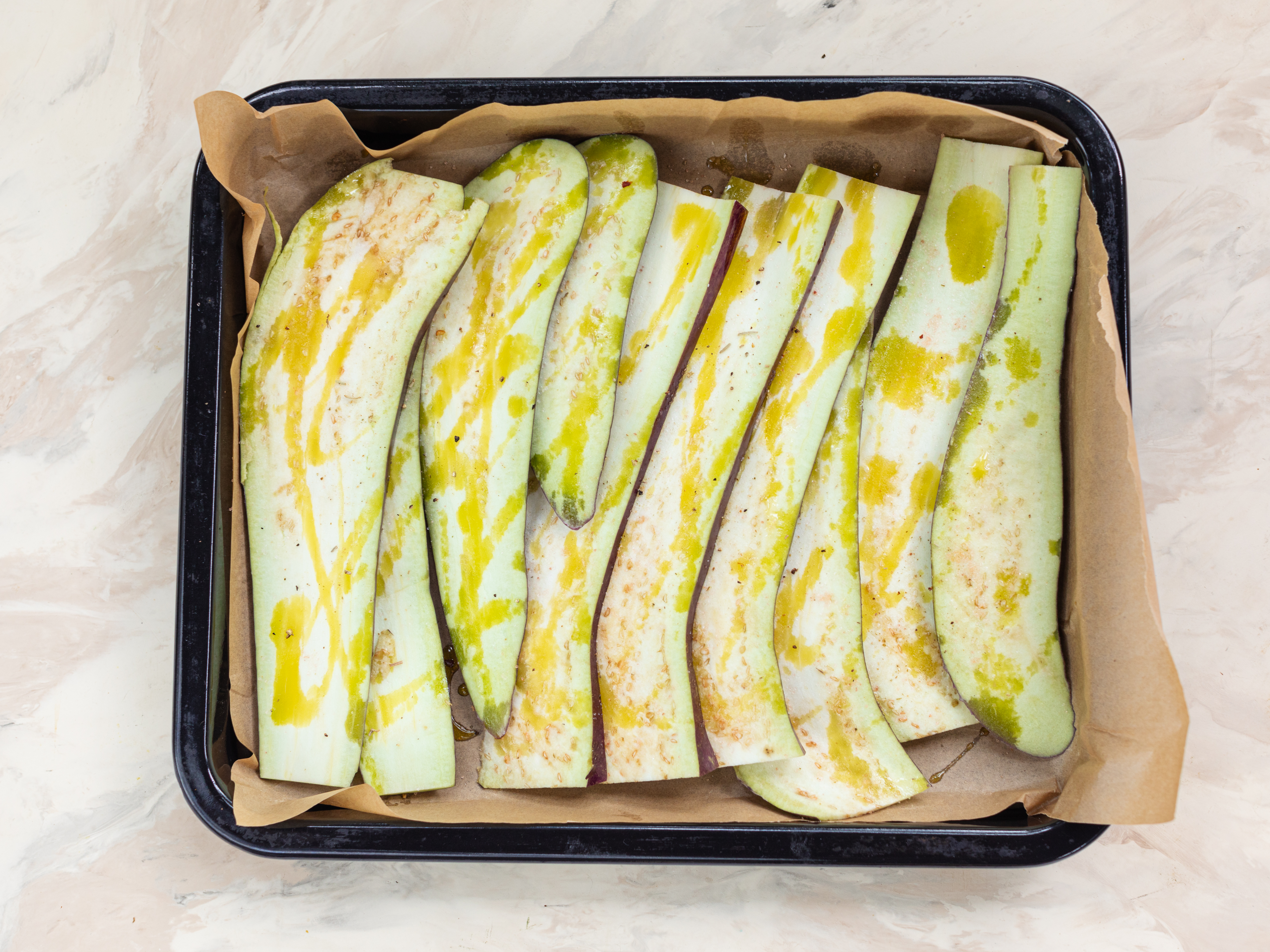 Schritt 1: Auberginen für Gebackene Polenta „à la Parmigiana“ zubereiten 