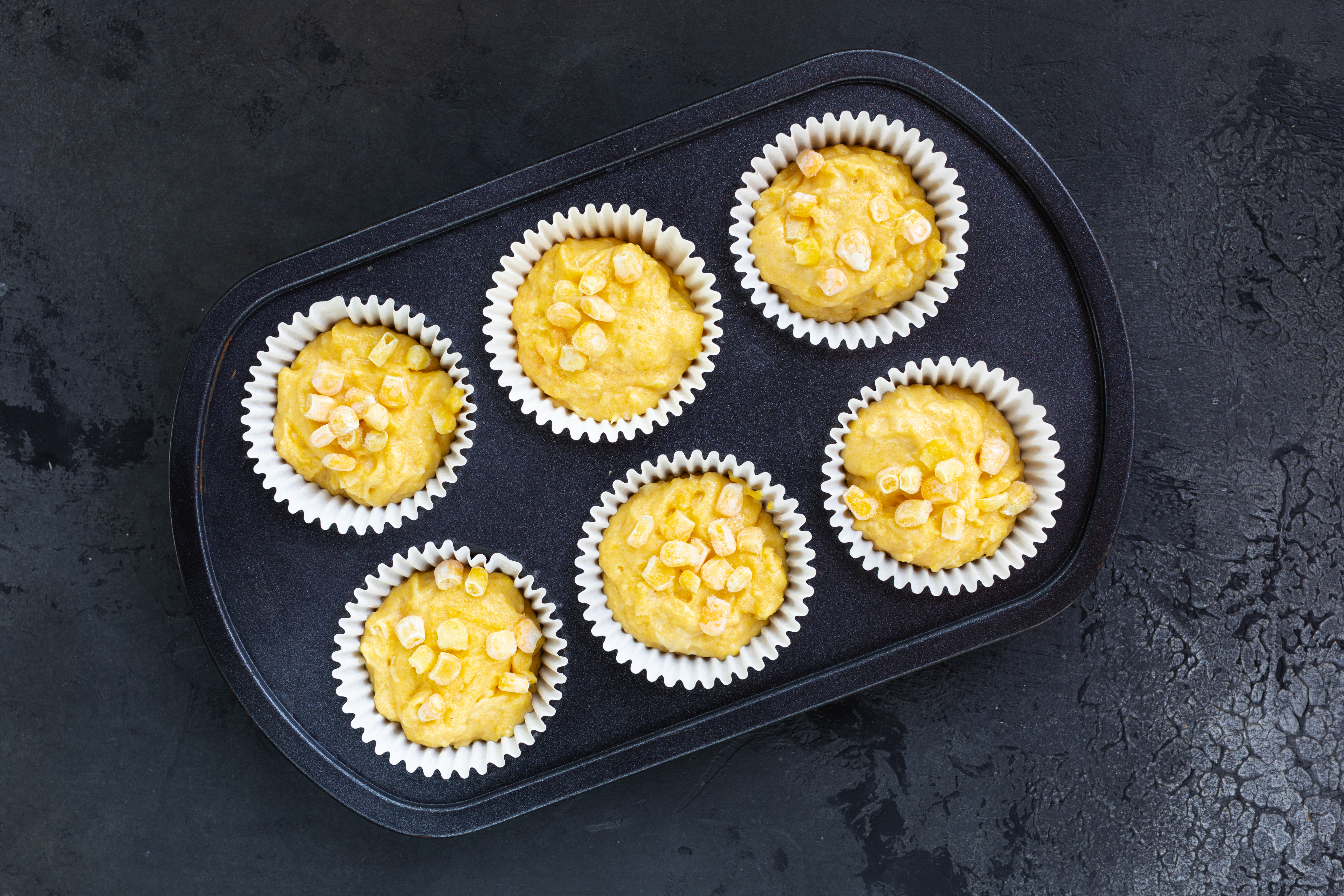 Schritt 3: Muffinförmchen mit Mais Käse Muffins befüllen 