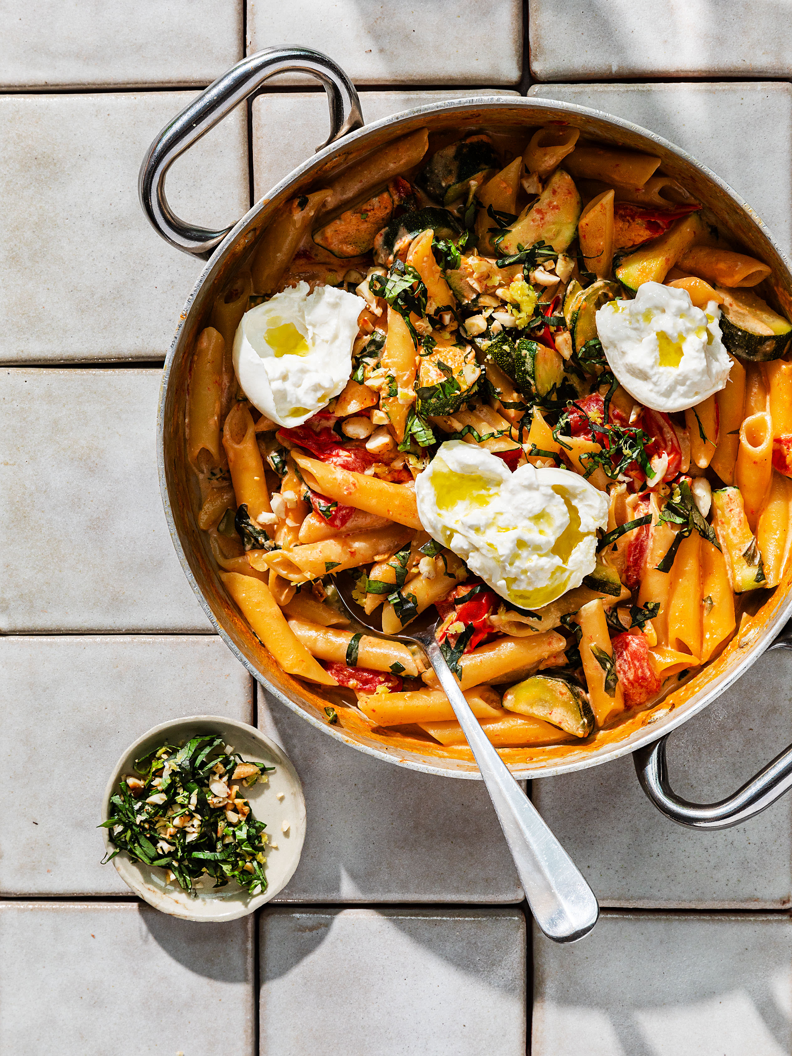 One-Pot-Zucchini-Pomodoro-Basilico-Burrata-Pasta Rezept