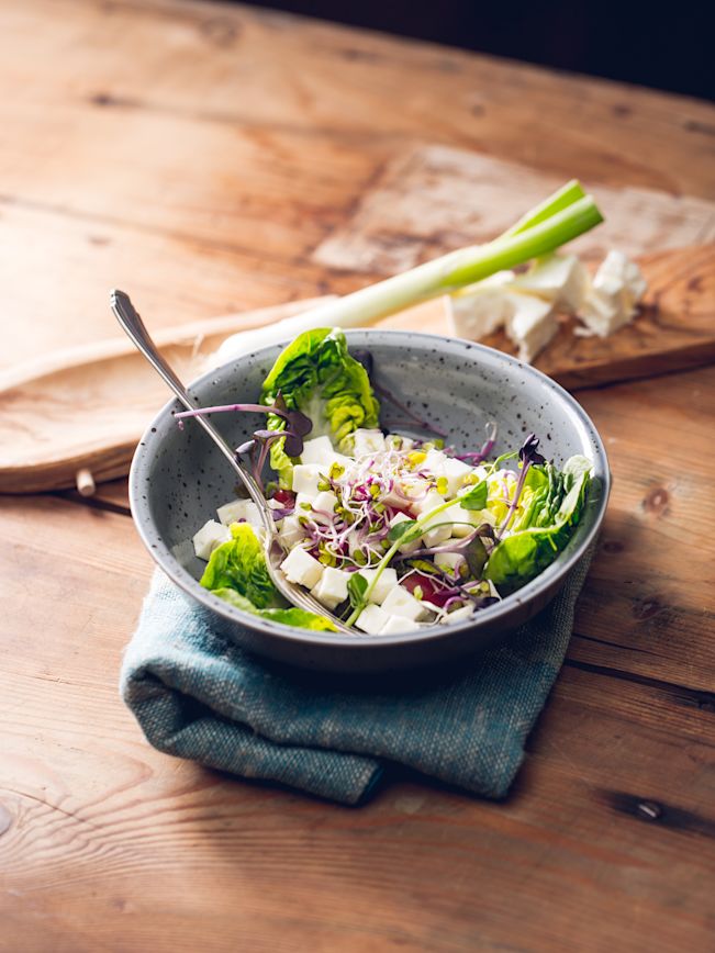 Lauwarmersalat aus Frühlingszwiebeln Fetakäse & Erdbeeren Rezepte 1 Lauwarmersalat aus Frühlingszwiebeln Fetakäse & Erdbeeren Rezepte 1