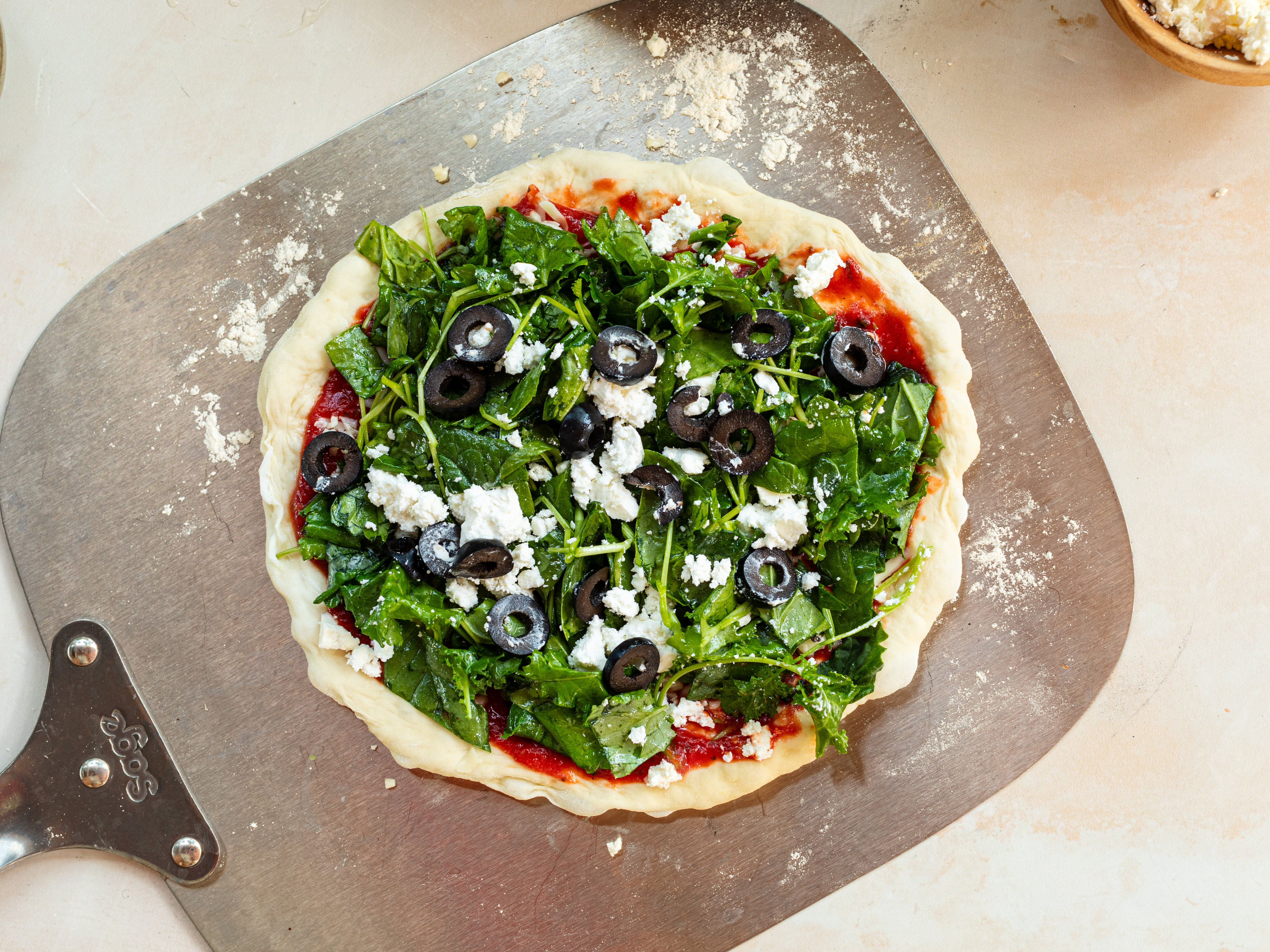 Schritt 3: Pizza belegen - Grüne Pizza