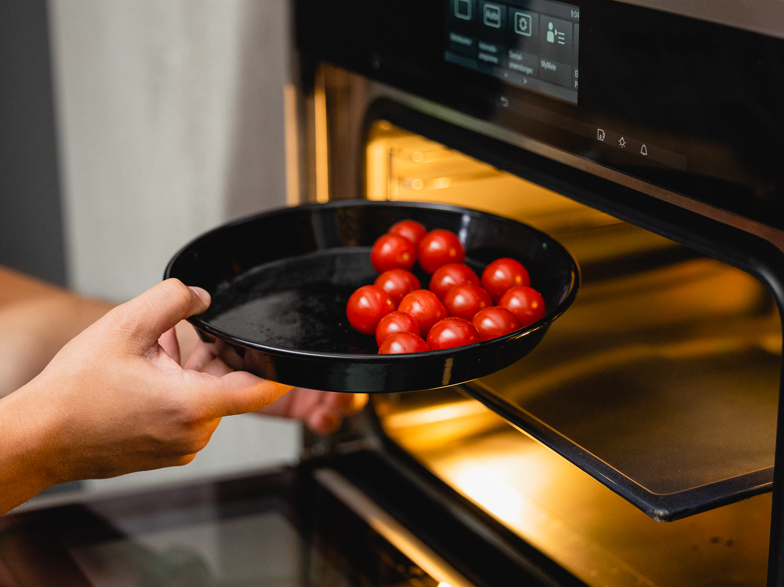 Schritt 2: Vegane Süsskartoffel Gnocchi mit Tomaten, Rucola und Pinienkerne finalisieren
