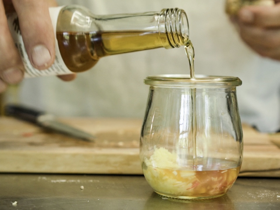 Schriitt 3: Sauce zubereiten und Wings braten