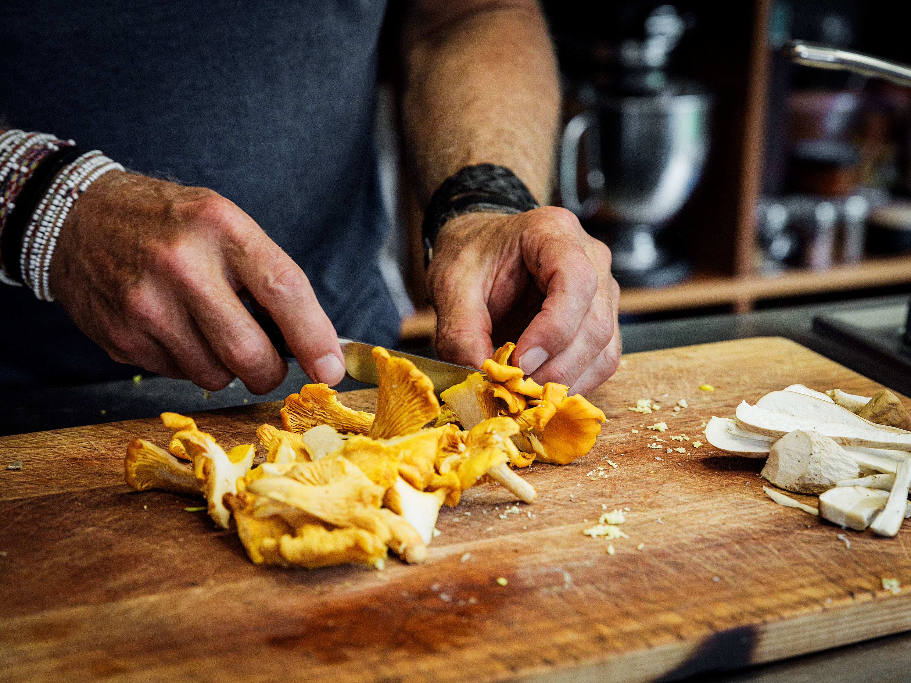 Schritt 3: Goldene Polenta mit Steinpilzen und Trüffeln zubereiten
