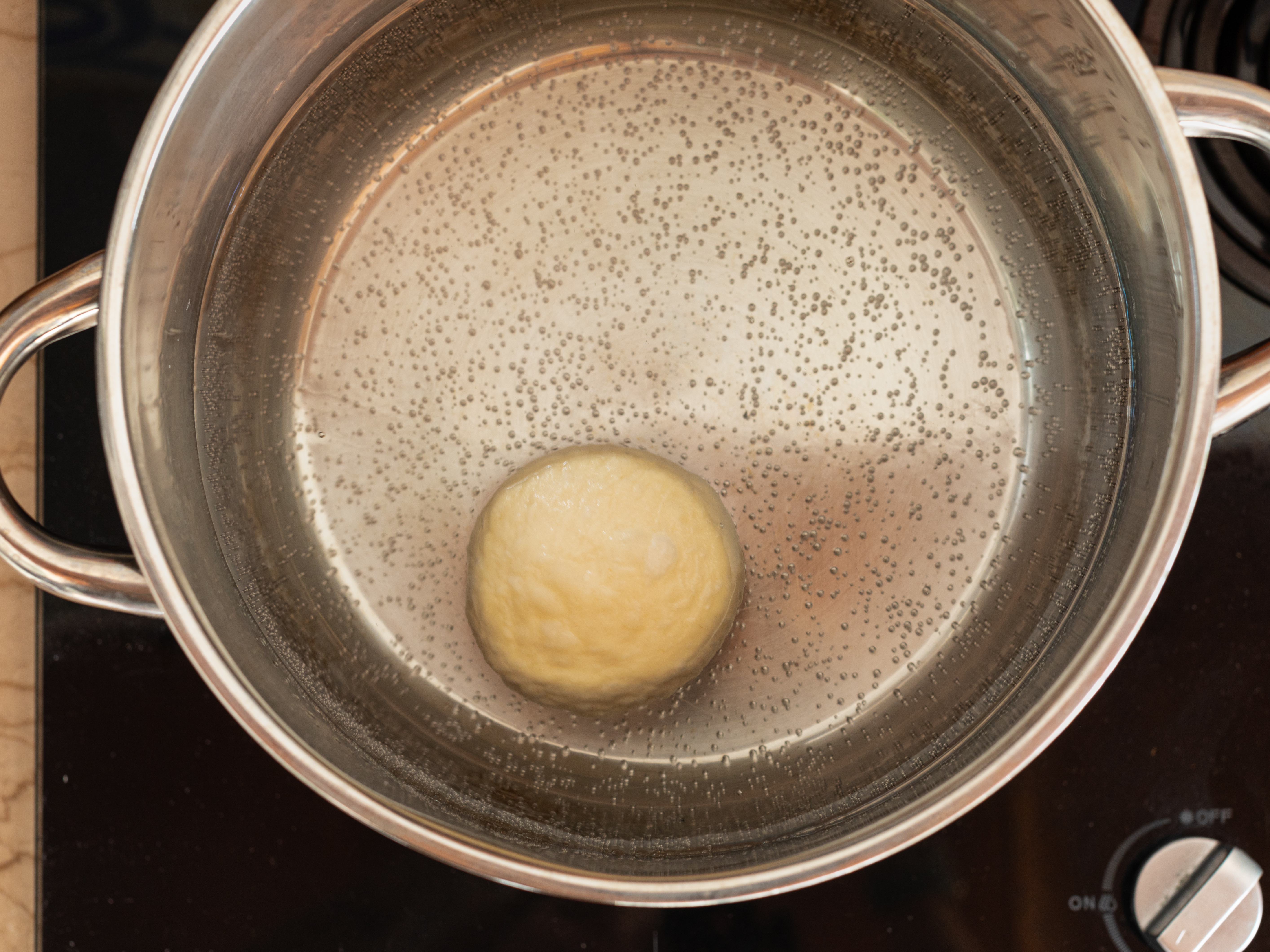 Schritt 3: Laugen-Brötli  im Natron kochen