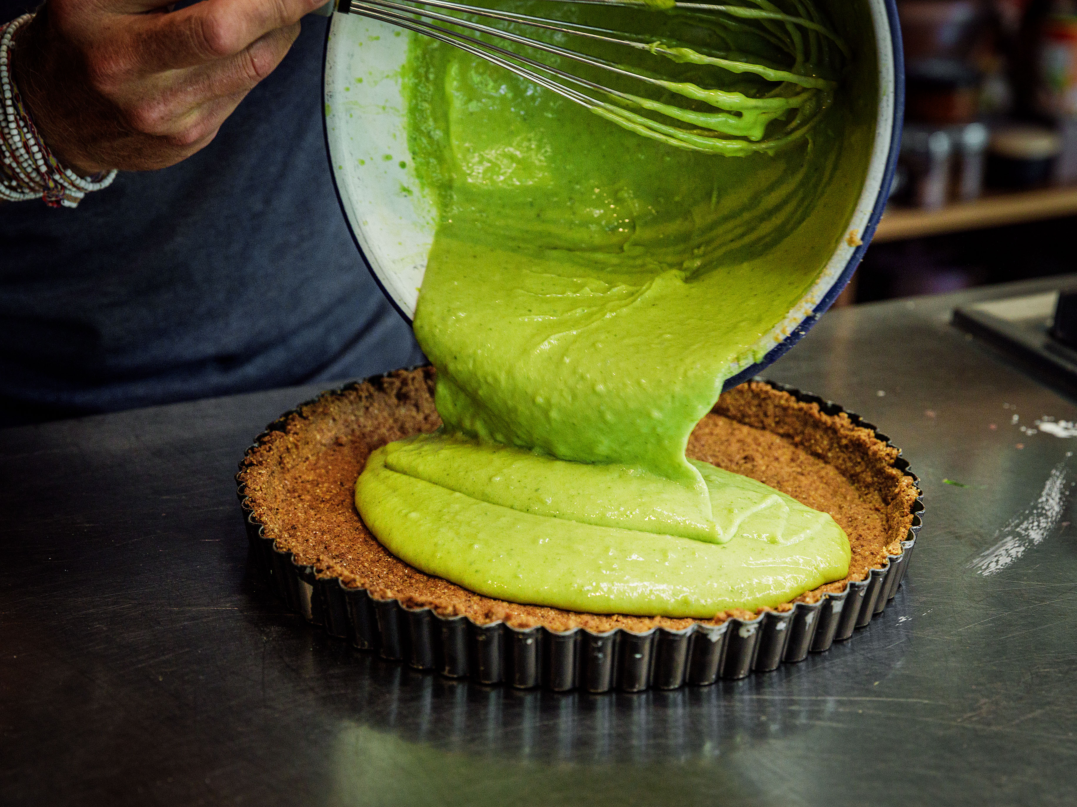 Schritt 3: Die Füllung einfüllen und die Oberfläche glatt streichen