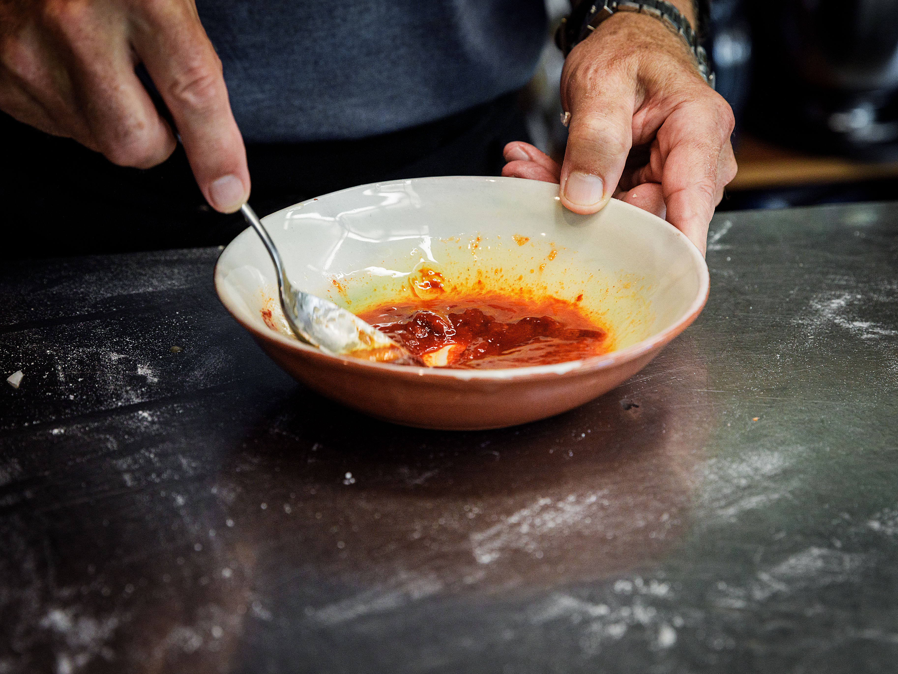Schritt 1: Gochujang-Marinade für Gochujang Chicken-Burger mit spicy Slaw zubereiten 