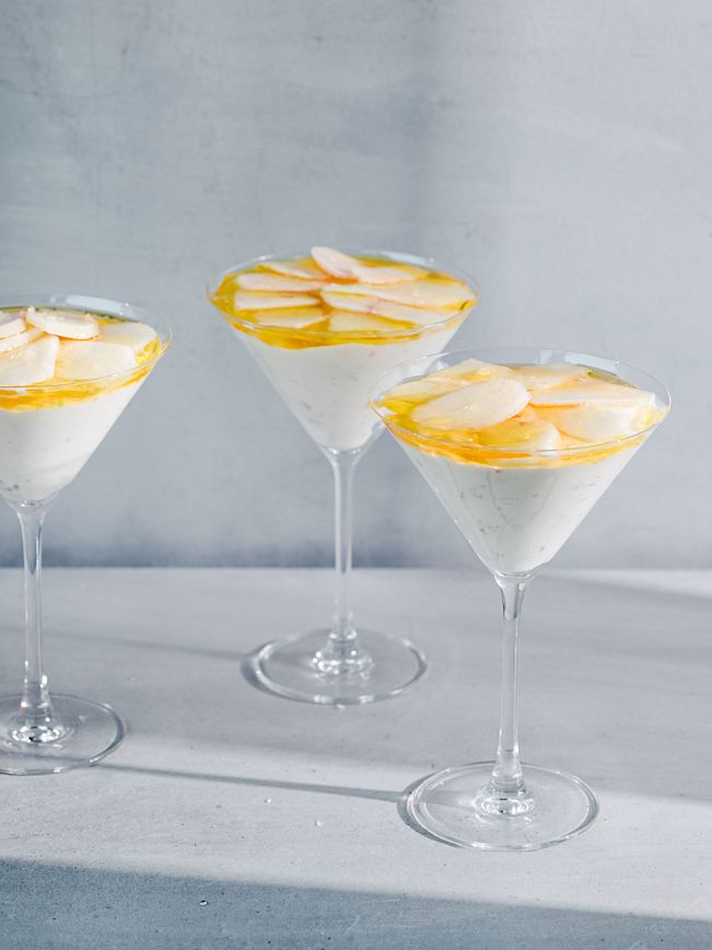 Pfirsichjoghurt mit Honig, Olivenöl und Fleur de sel Rezept Pfirsichjoghurt mit Honig, Olivenöl und Fleur de sel Rezept