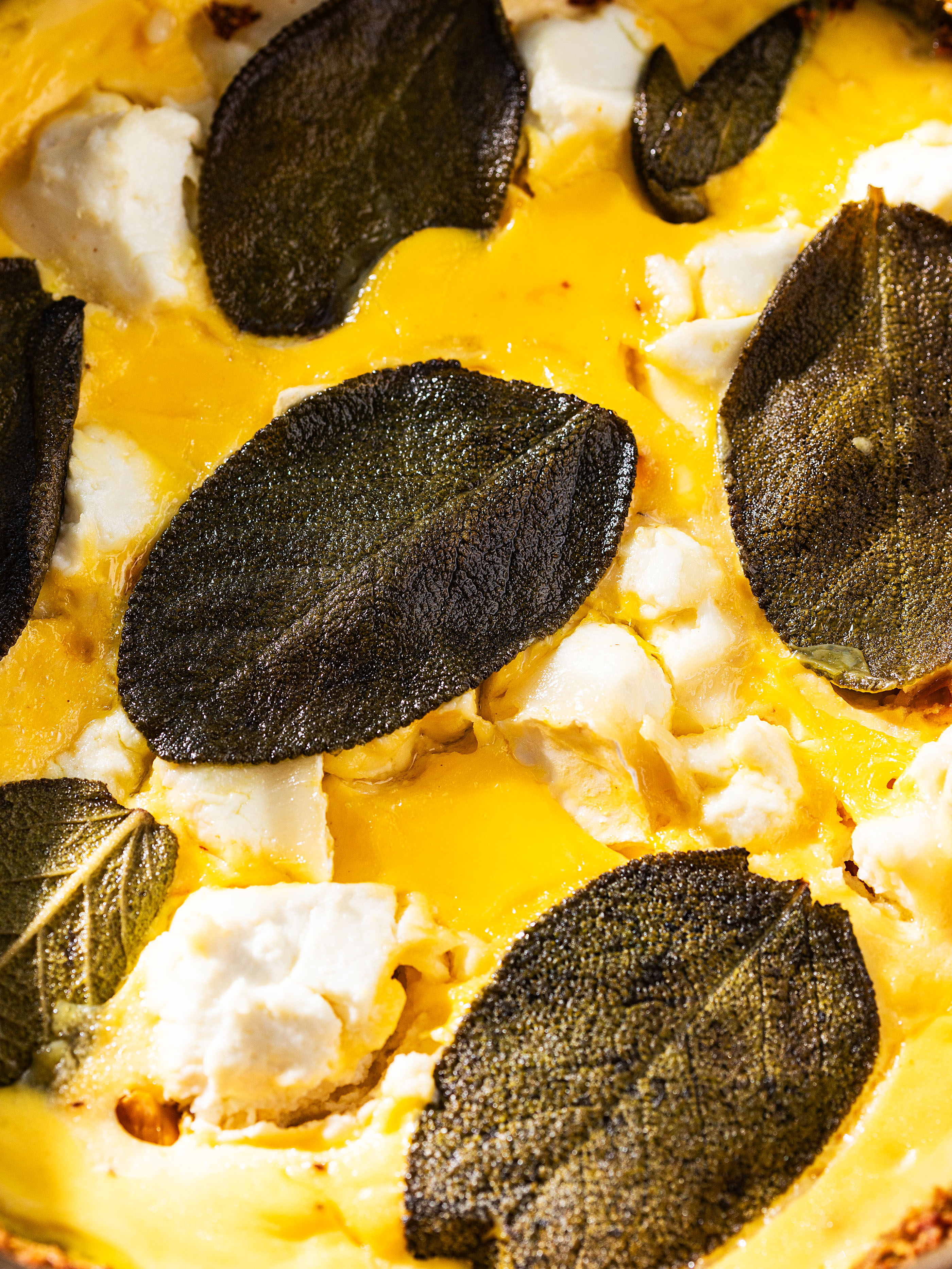 Kürbistarte mit Broccoliteig, Ziegenkäse und Salbei Rezept3