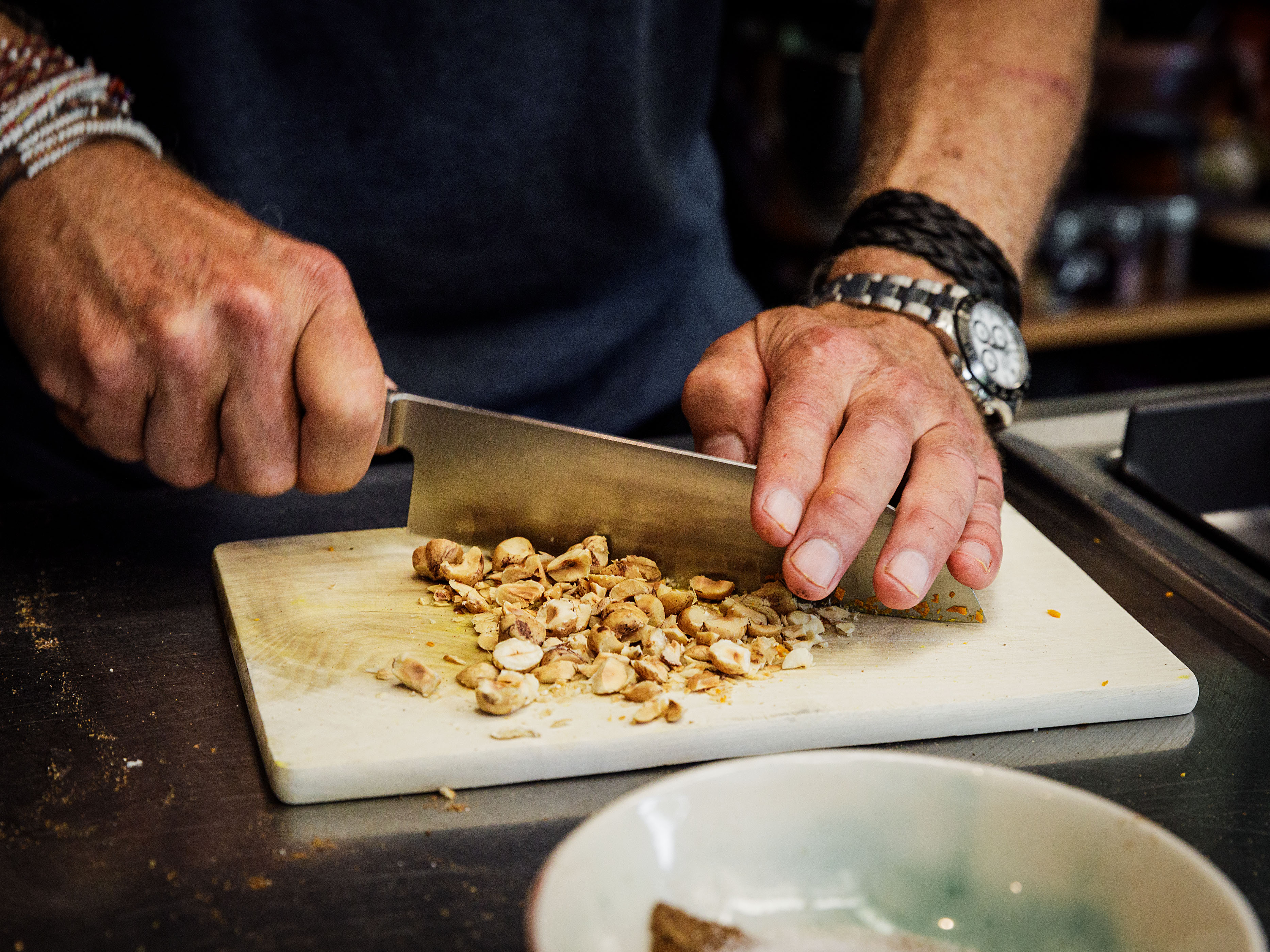 3. Gewürz-Haselnuss-Mischung zubereiten