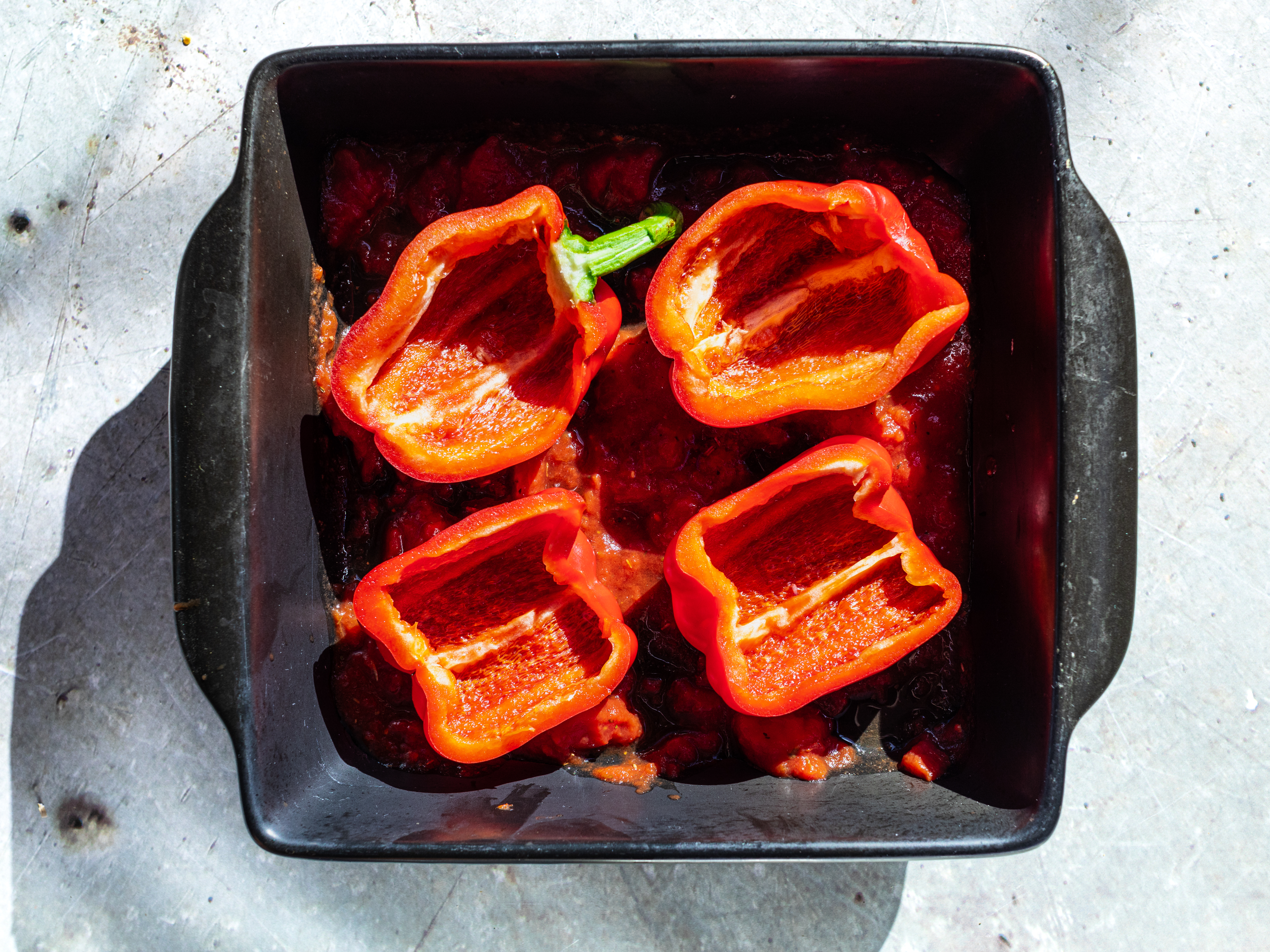 Schritt 4: Die Peperonihälften mit der Reisgemüsemischung füllen